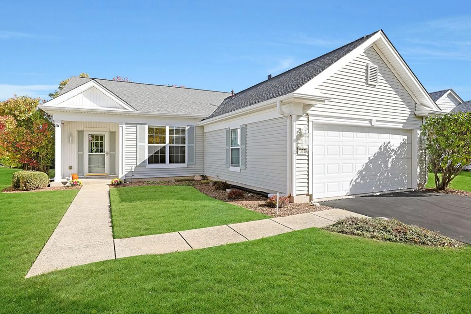 Property Slideshow image 1 of 30 | 13728 chestnut ln, Huntley, IL, 60142