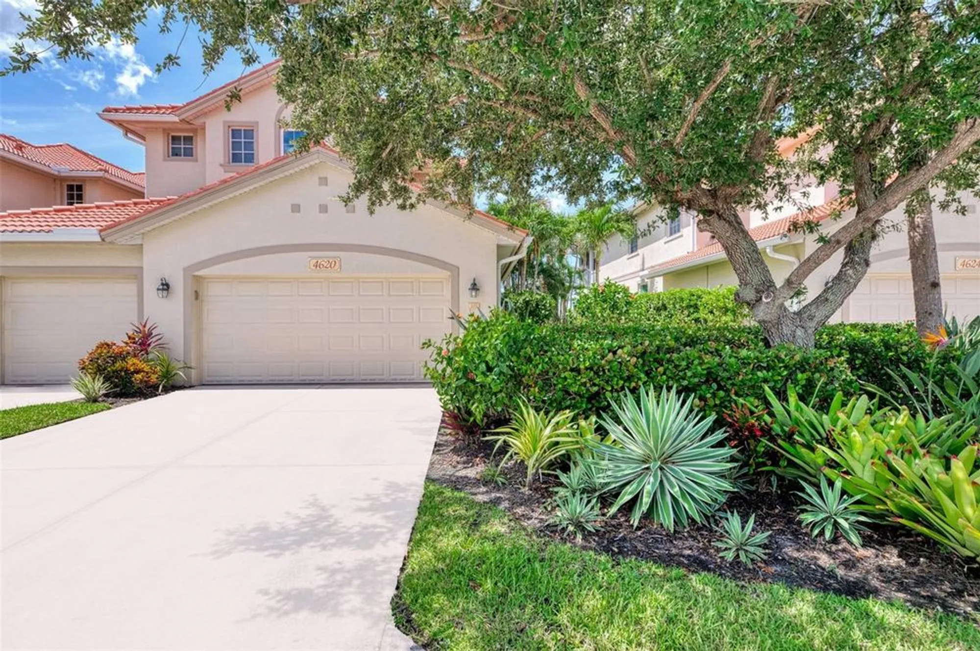 Property Slideshow image 7 of 81 | 4620 club dr unit 102, Port Charlotte, FL, 33953