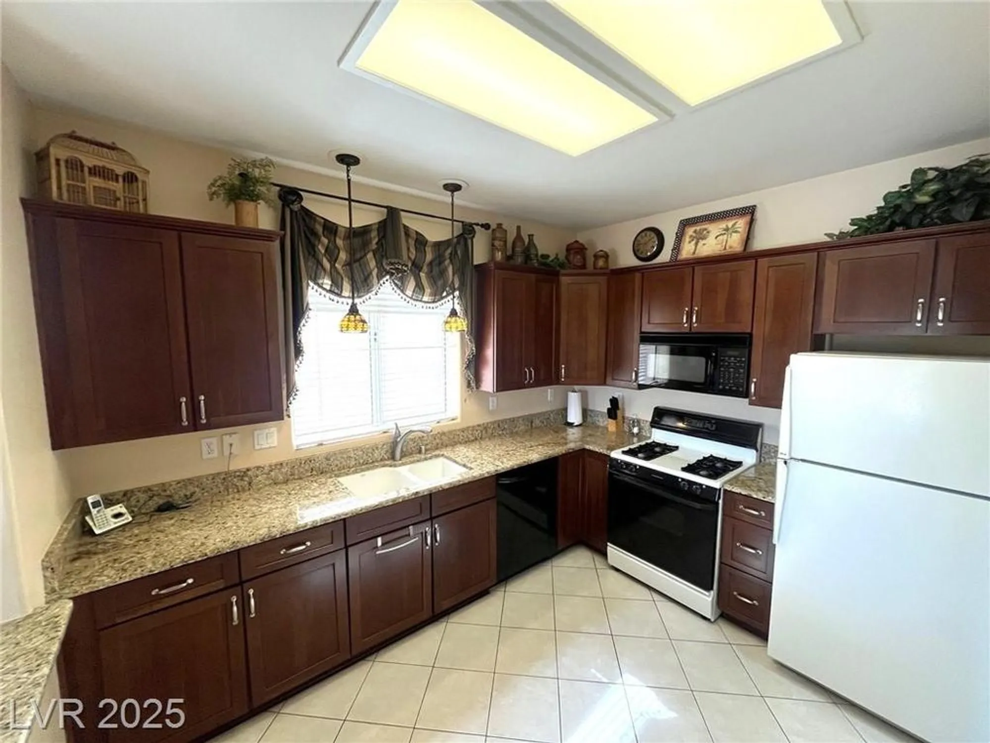 Property Slideshow image 13 of 38 | 10525 mission lakes ave, Las Vegas, NV, 89134