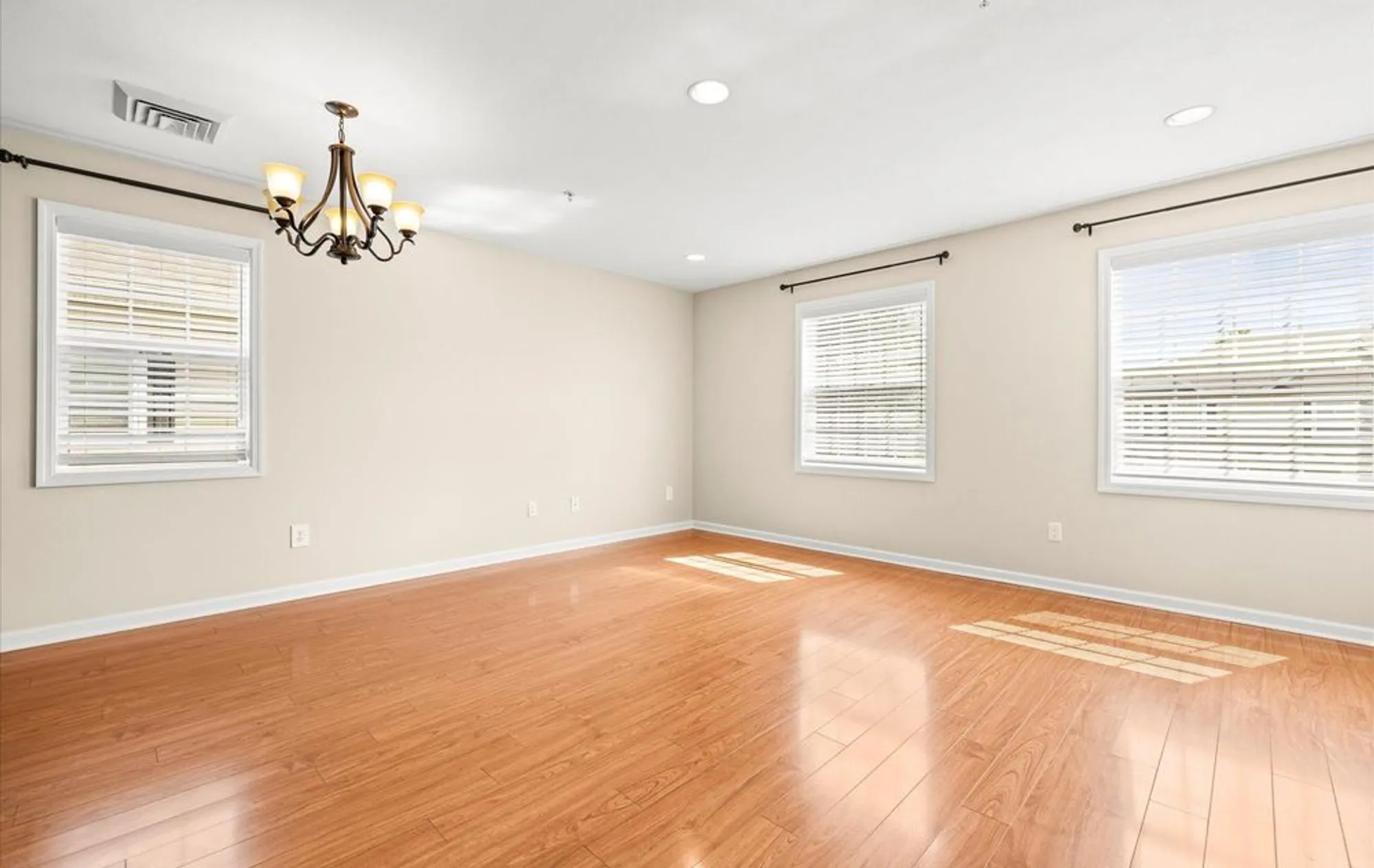 Property Slideshow image 6 of 20 | 1002 willow ln, Valley Stream, NY, 11580