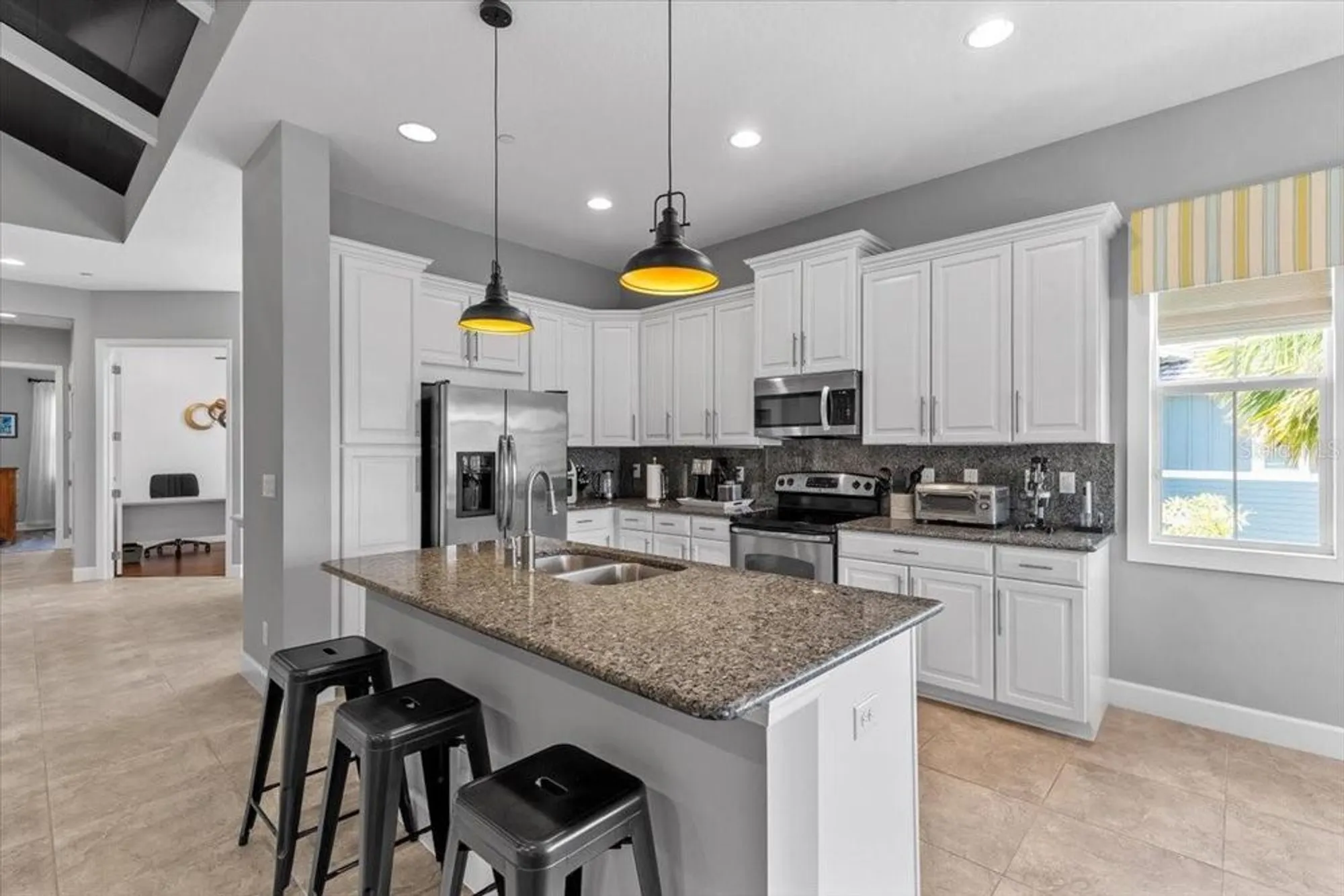 Property Slideshow image 18 of 88 | 340 sapphire lake dr 202, Bradenton, FL, 34209