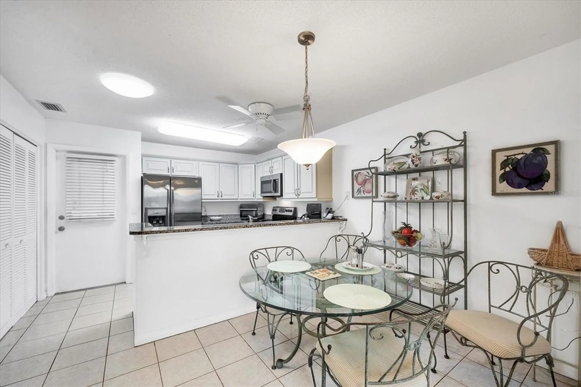 Property Slideshow image 12 of 29 | 4058 oakhurst dr 3174, Sarasota, FL, 34233