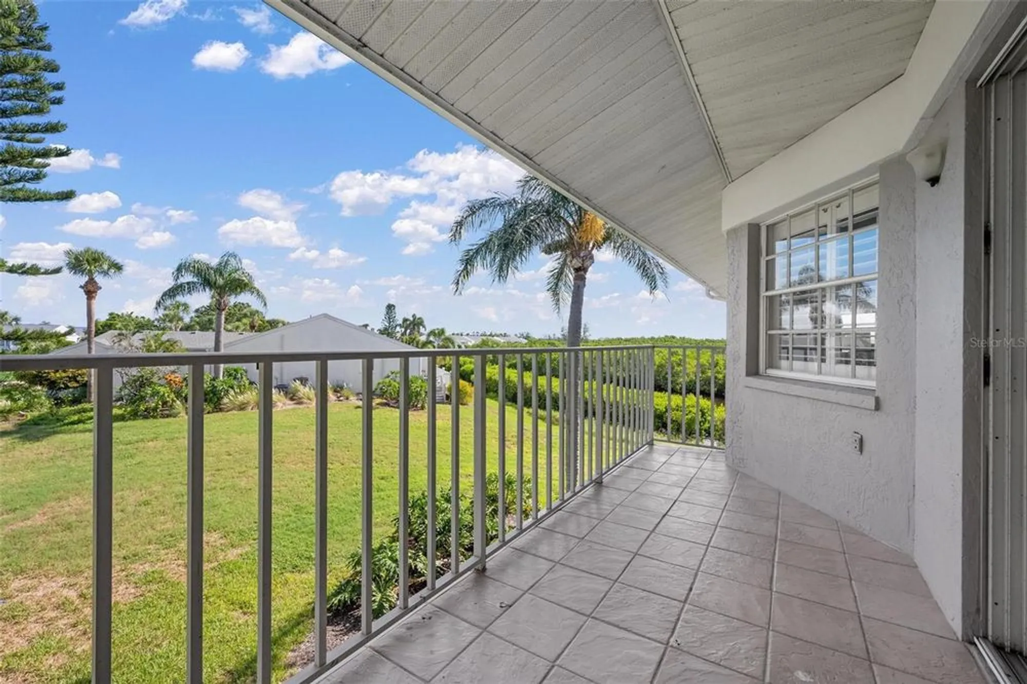 Property Slideshow image 16 of 53 | 1103 edgewater cir # 1103, Bradenton, FL, 34209