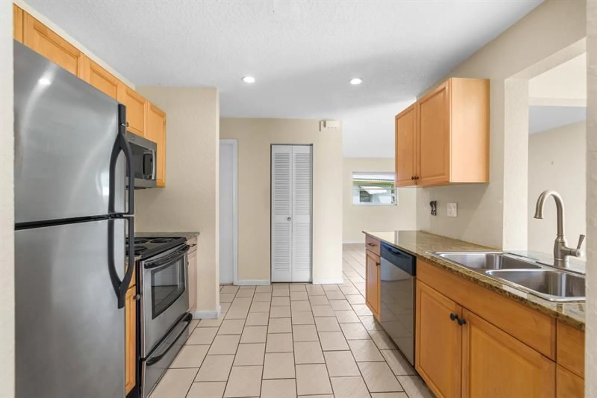 Property Slideshow image 21 of 51 | 8826 nw 13th st, Plantation, FL, 33322