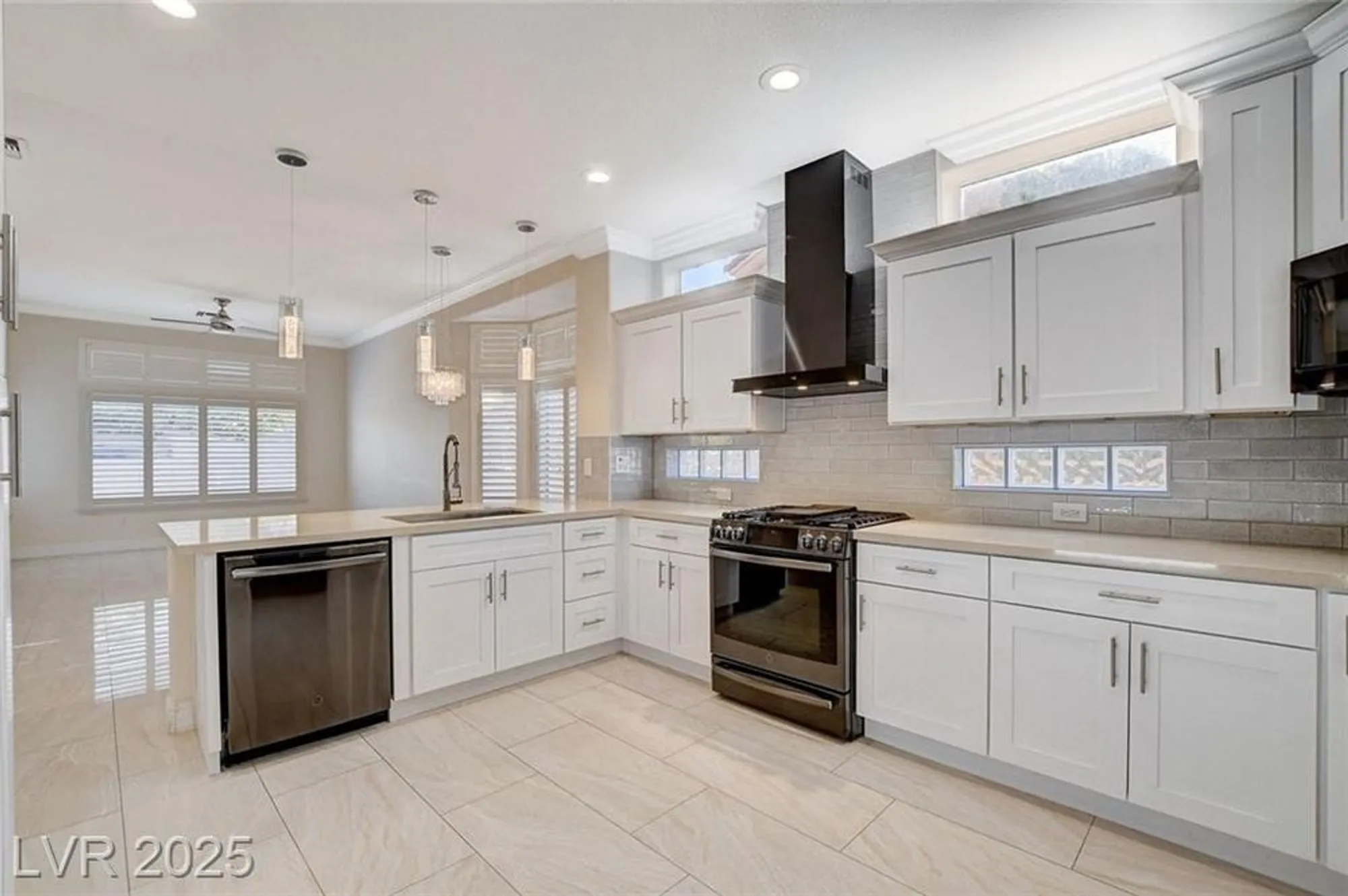 Property Slideshow image 10 of 23 | 10413 broom hill dr, Las Vegas, NV, 89134