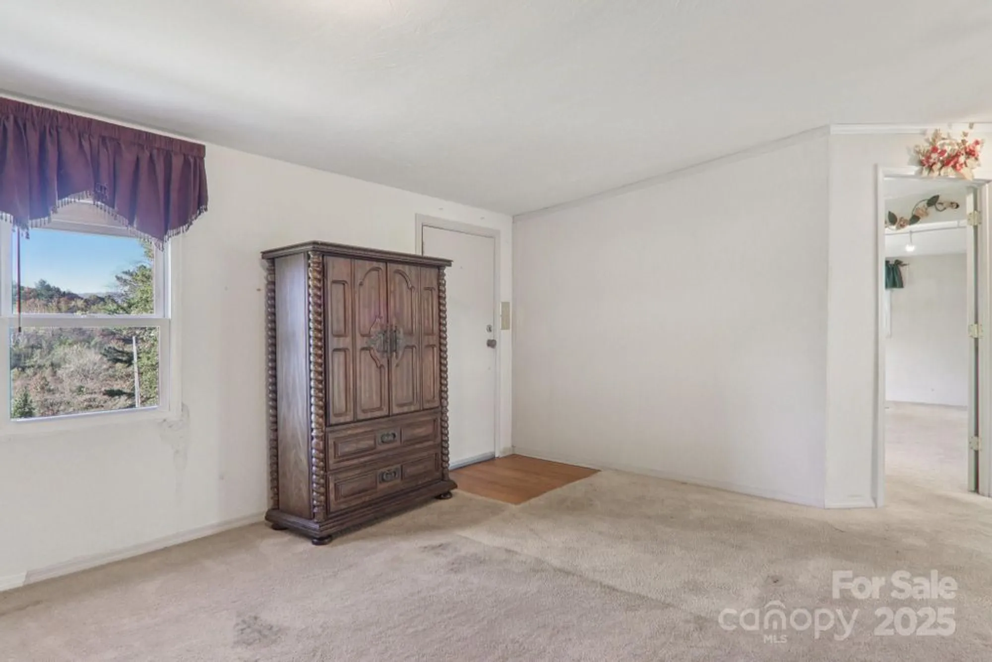 Property Slideshow image 9 of 44 | 201 cranbrook cir, Hendersonville, NC, 28792