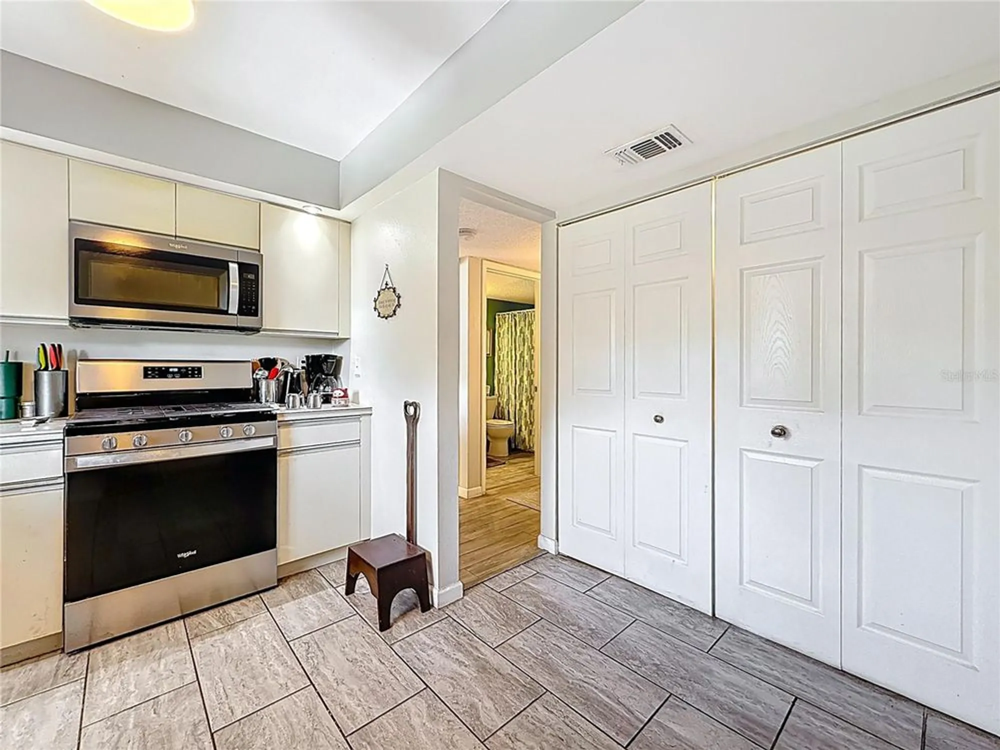 Property Slideshow image 7 of 51 | 5920 80th st n unit 406, Saint Petersburg, FL, 33709