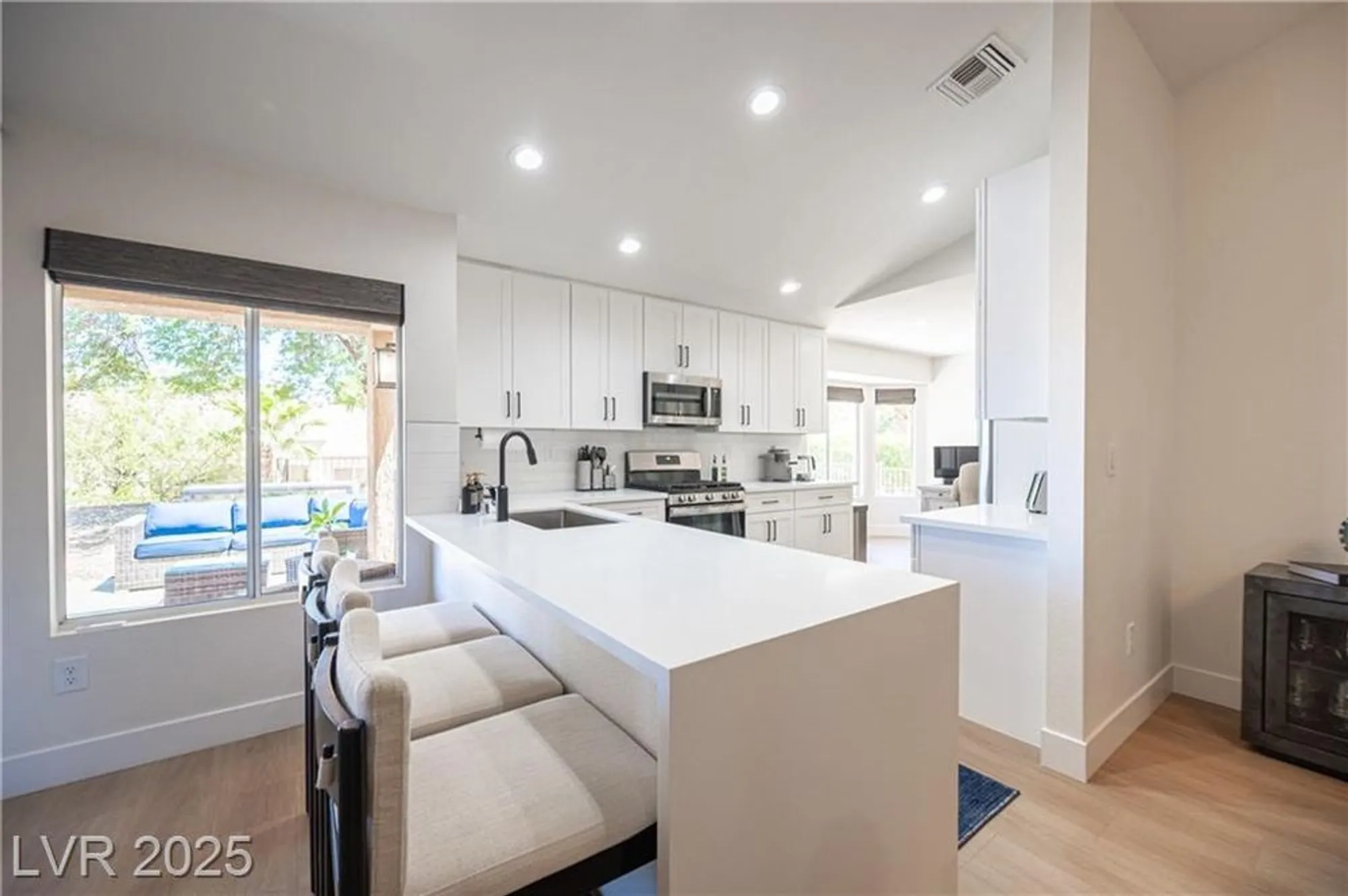 Property Slideshow image 23 of 72 | 2548 tumble brook dr, Las Vegas, NV, 89134