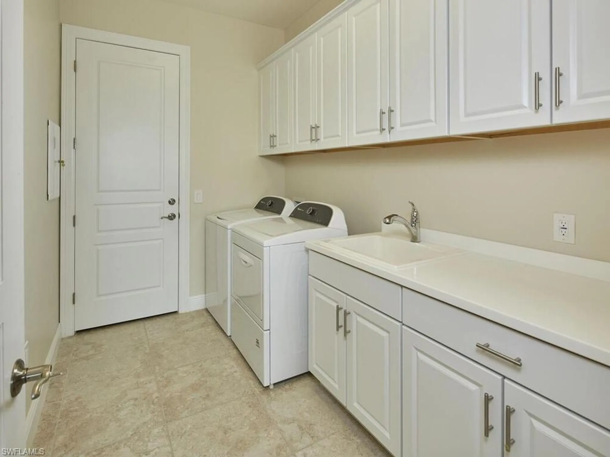 Property Slideshow image 23 of 31 | 4701 via del corso ln 401, Bonita Springs, FL, 34134