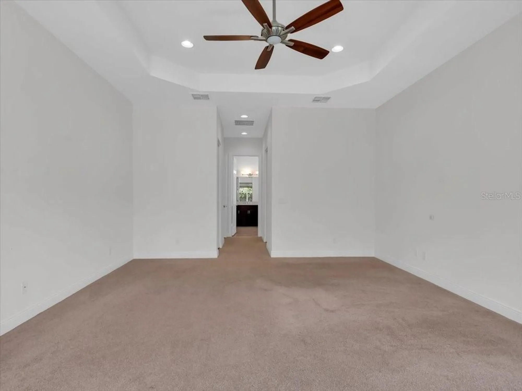 Property Slideshow image 33 of 76 | 16308 garnet glen pl, Wimauma, FL, 33598