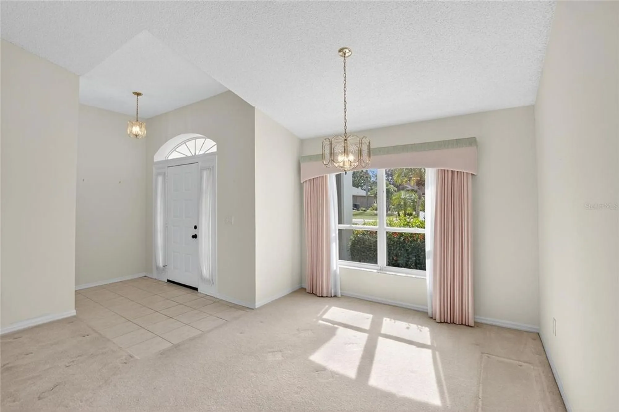 Property Slideshow image 5 of 50 | 331 caloosa palms ct, Sun City Center, FL, 33573
