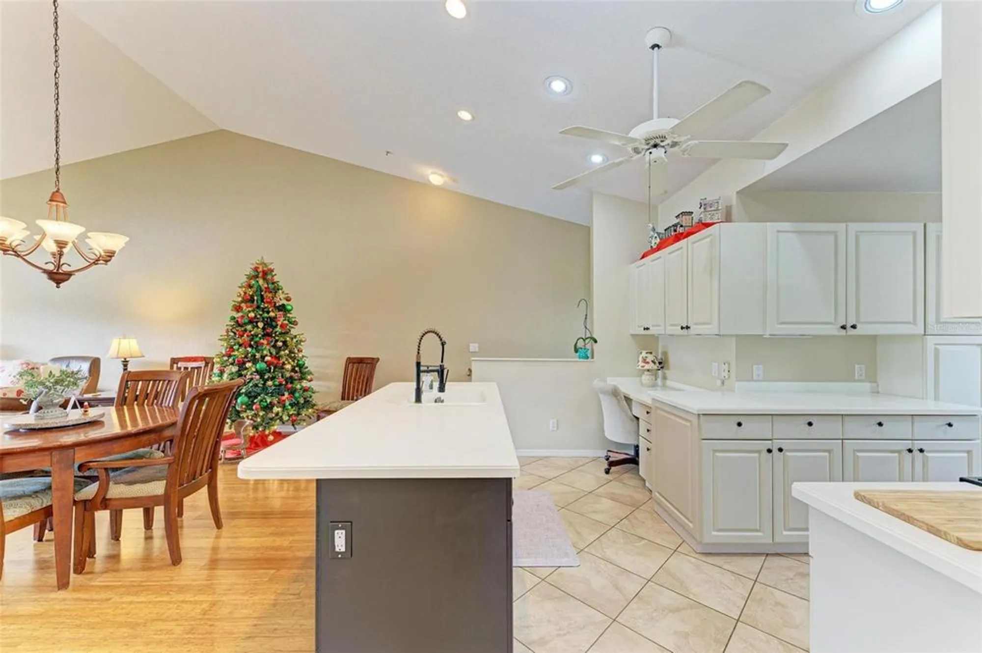 Property Slideshow image 10 of 35 | 6620 pineview ter, Bradenton, FL, 34203