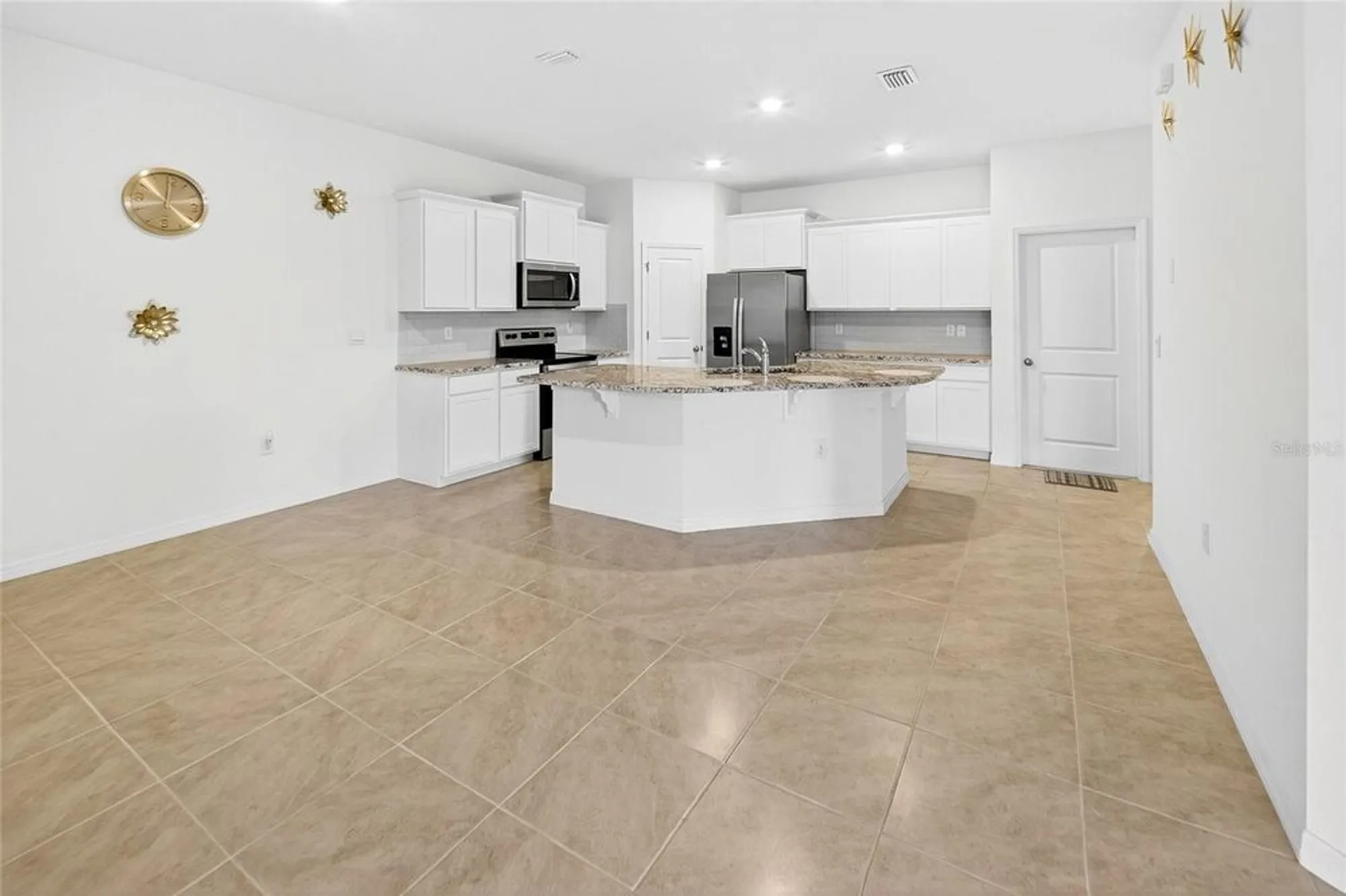 Property Slideshow image 14 of 28 | 5365 nw 46th lane rd, Ocala, FL, 34482