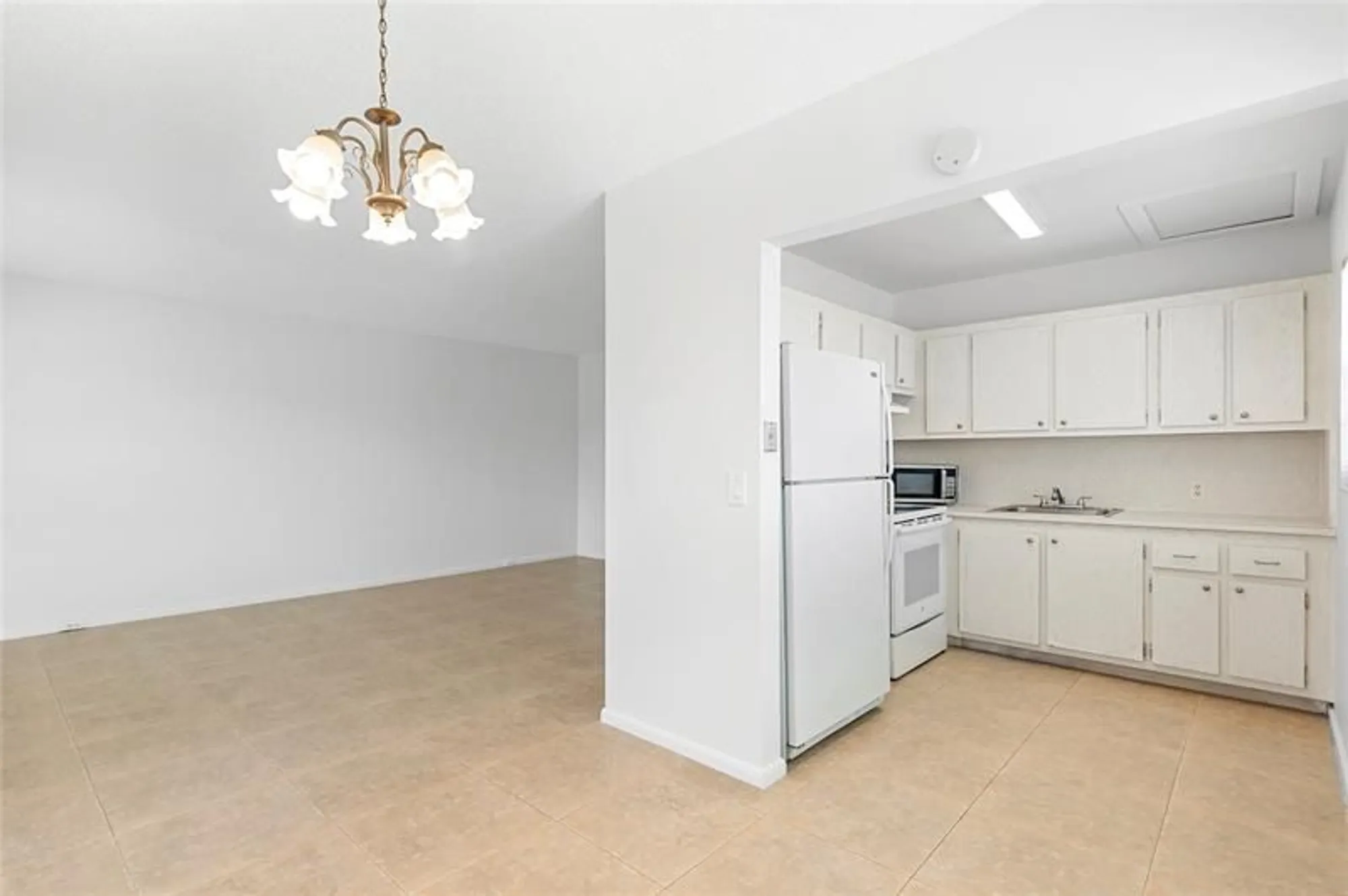 Property Slideshow image 10 of 26 | 410 fanshaw j # 410, Boca Raton, FL, 33434