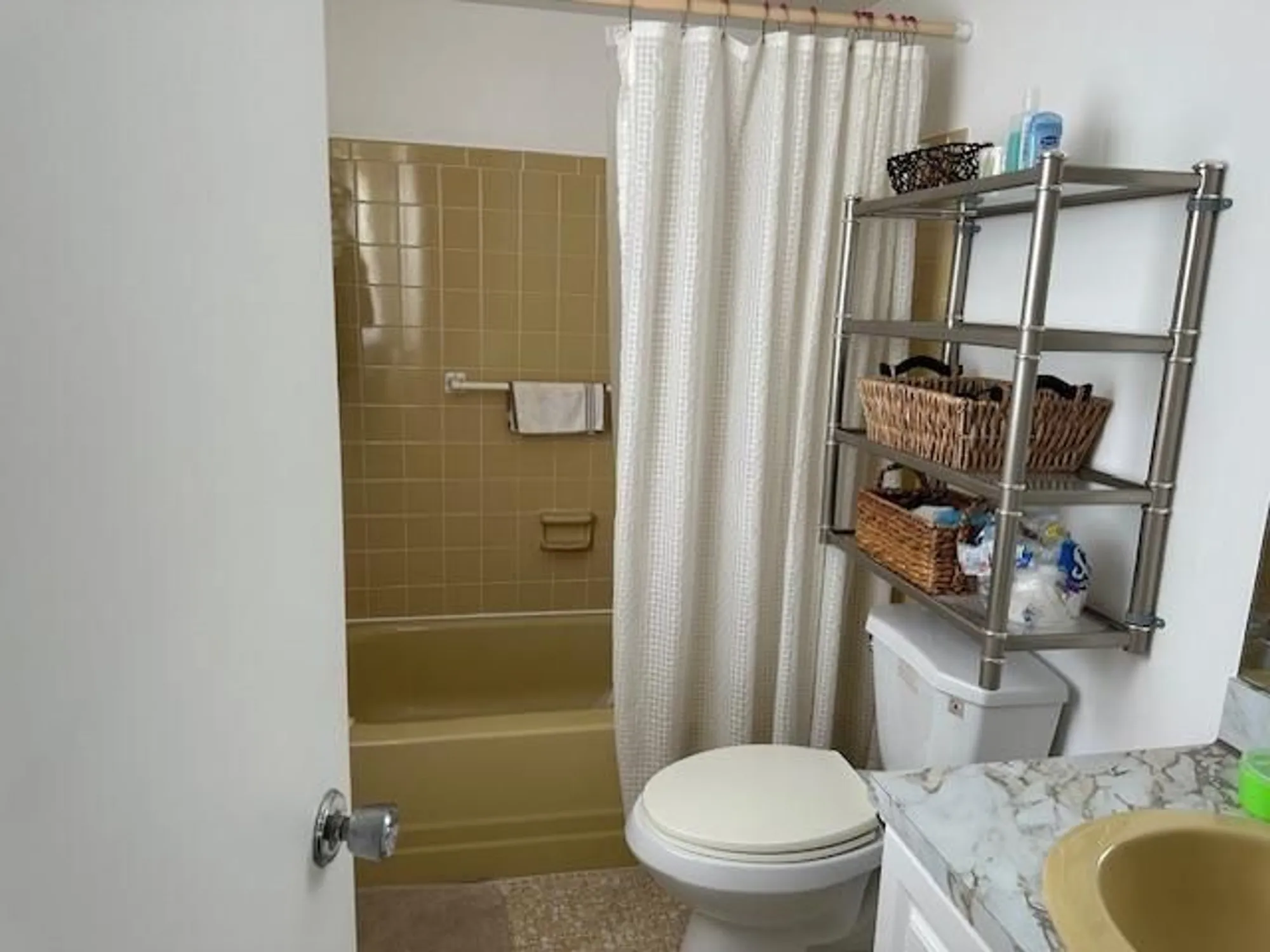 Property Slideshow image 11 of 20 | 600 nw 77th ave 208, Margate, FL, 33063