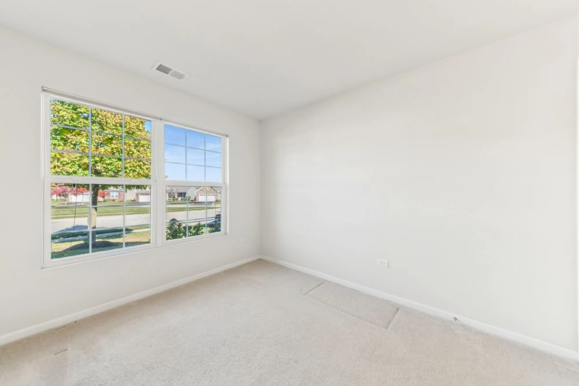 Property Slideshow image 4 of 28 | 2920 stoney creek dr, Elgin, IL, 60124