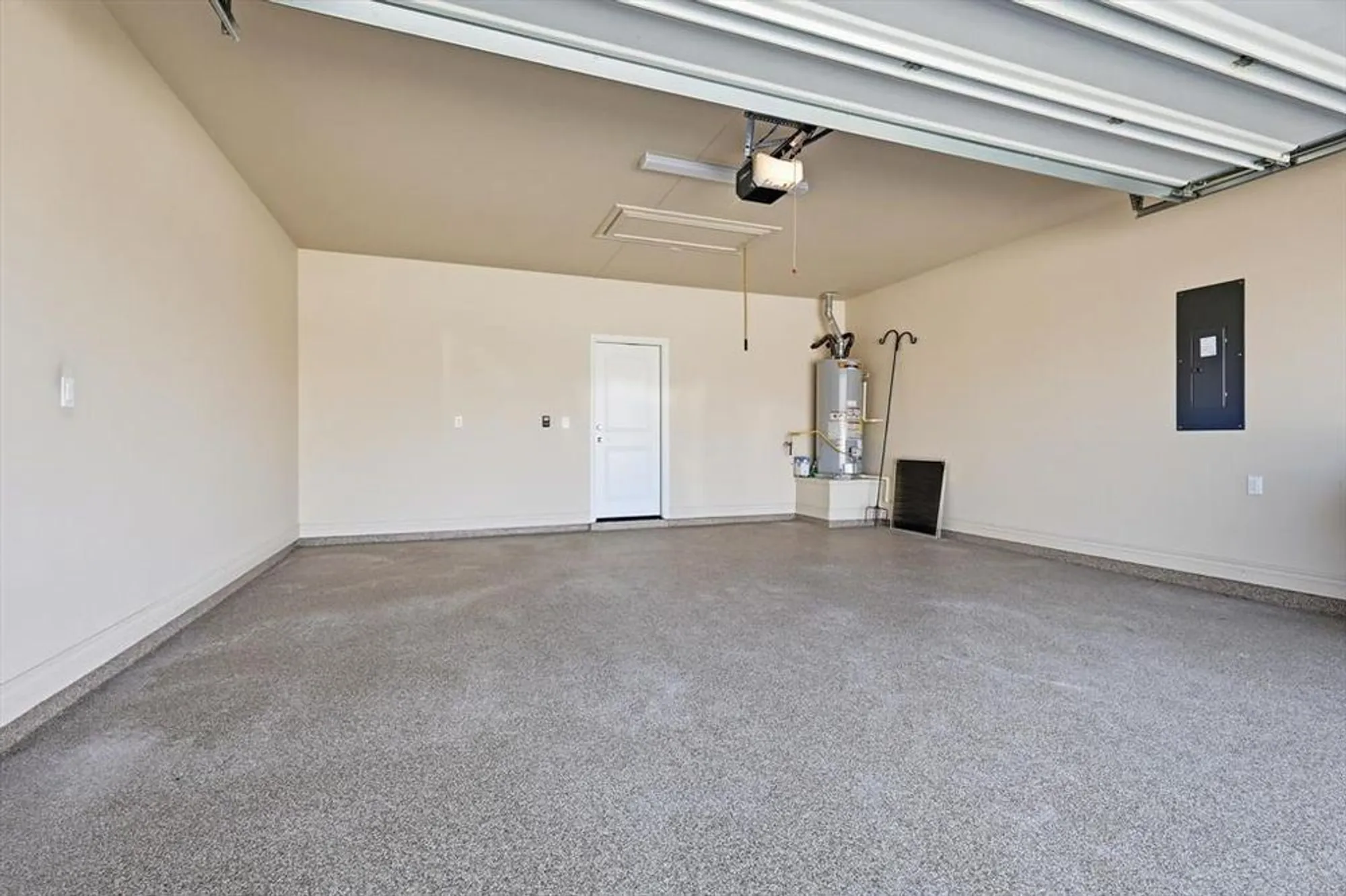 Property Slideshow image 25 of 37 | 9513 windwood ln, Denton, TX, 76207