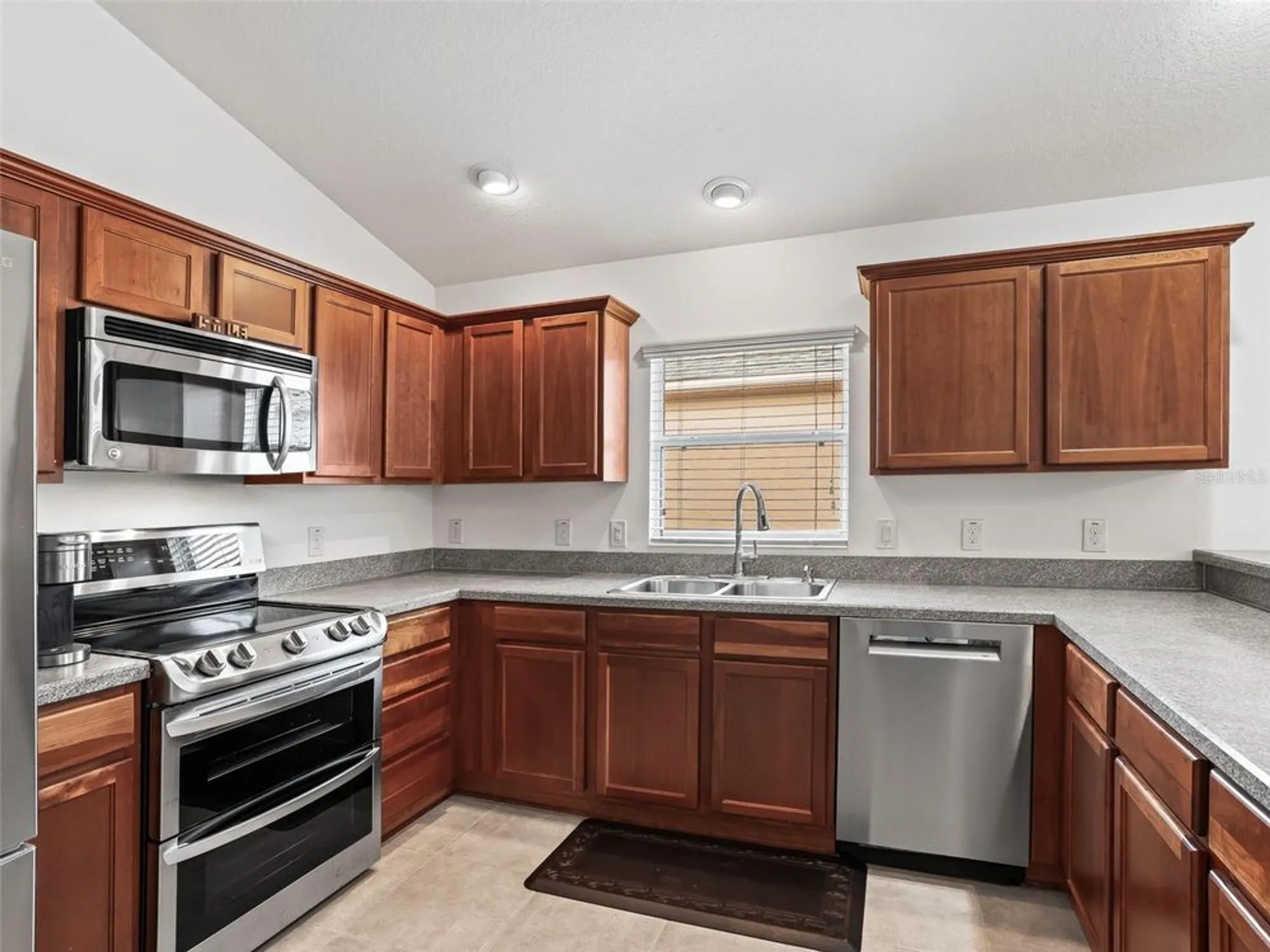 Property Slideshow image 11 of 54 | 1225 edgewater ln, The Villages, FL, 32162