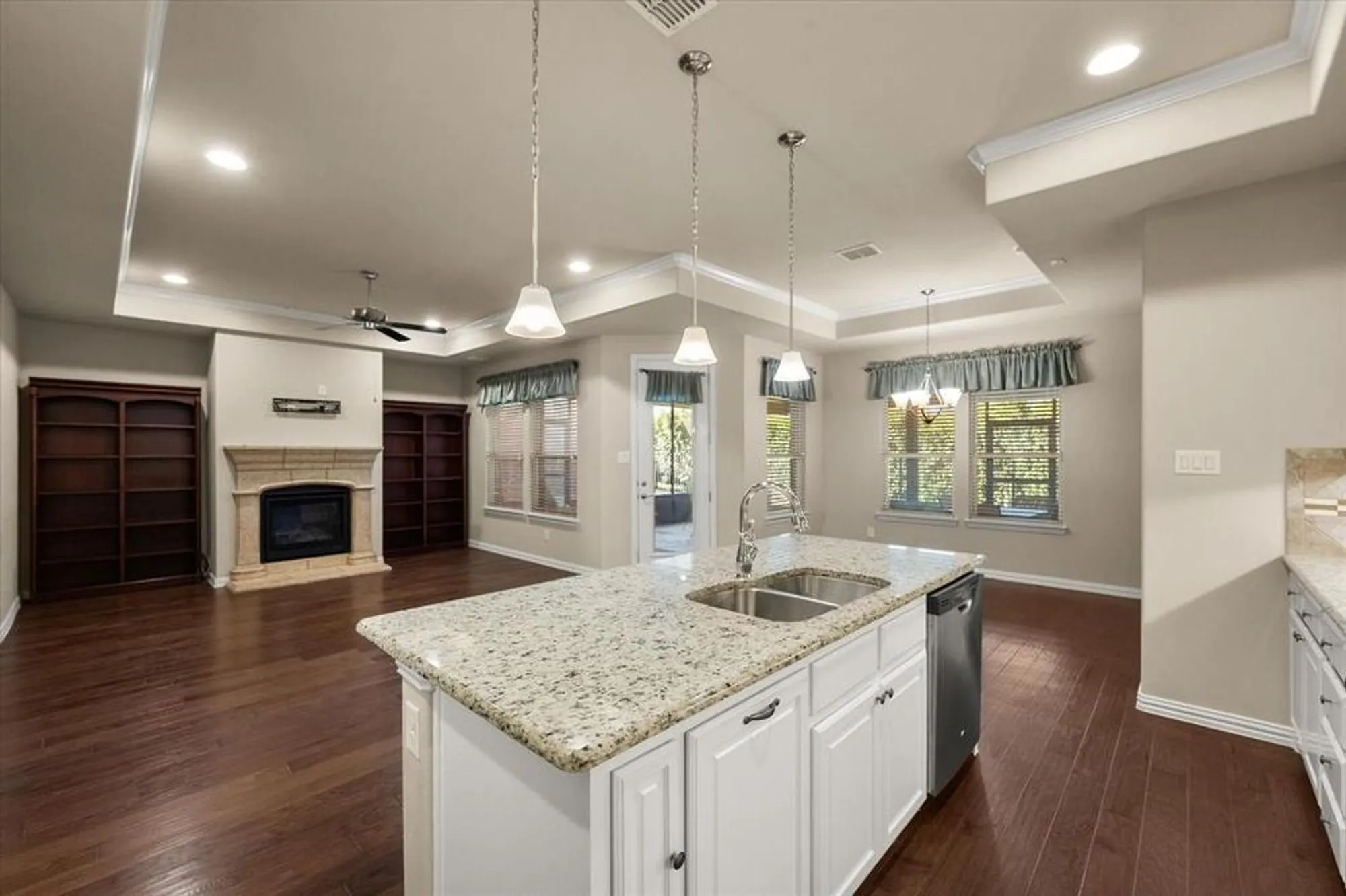 Property Slideshow image 11 of 39 | 2815 vista azul pl 2815, Mansfield, TX, 76063