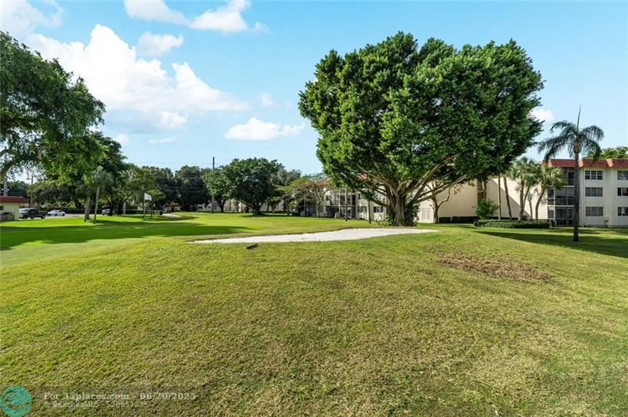 Property Slideshow image 6 of 58 | 811 s hollybrook dr 103, Pembroke Pines, FL, 33025