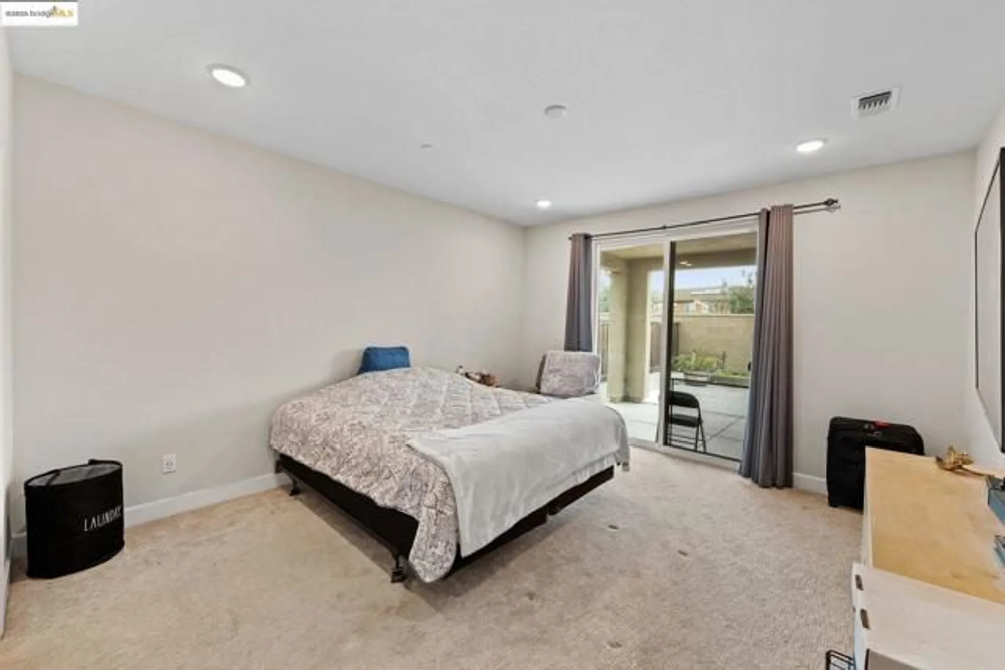 Property Slideshow image 9 of 22 | 1052 camborne dr, Manteca, CA, 95336