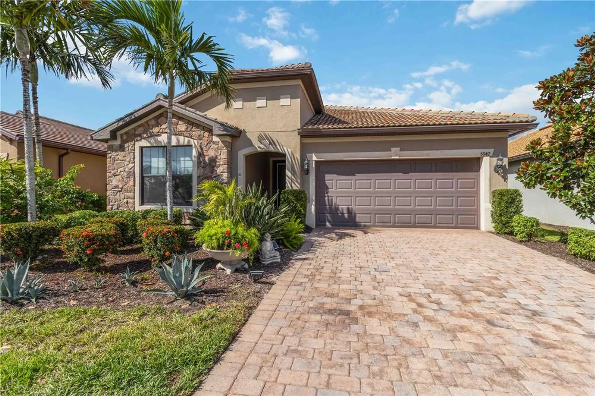 Property Slideshow image 1 of 31 | 5942 caspian tern dr, Sarasota, FL, 34238