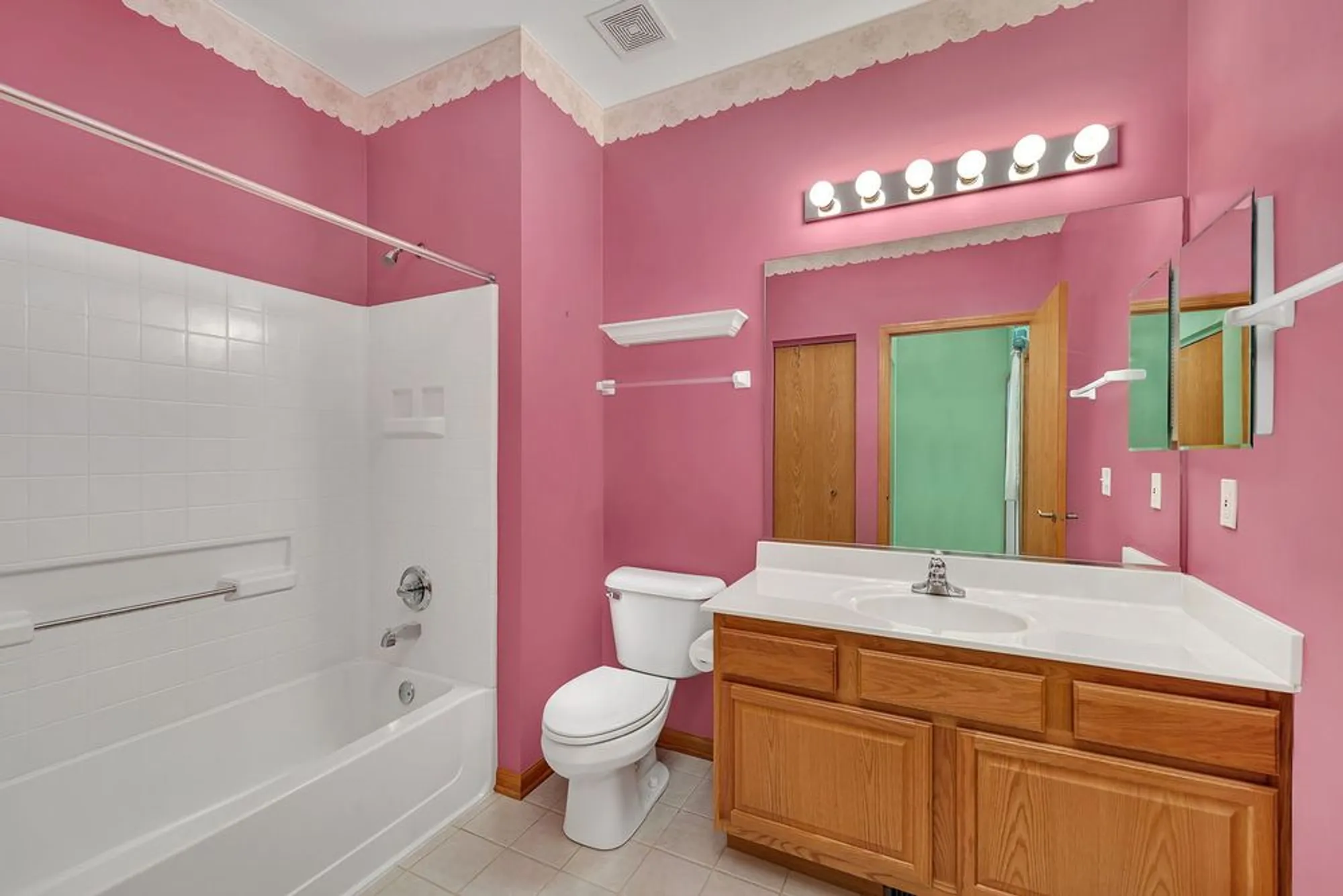 Property Slideshow image 6 of 25 | 1592 w cadillac cir, Romeoville, IL, 60446