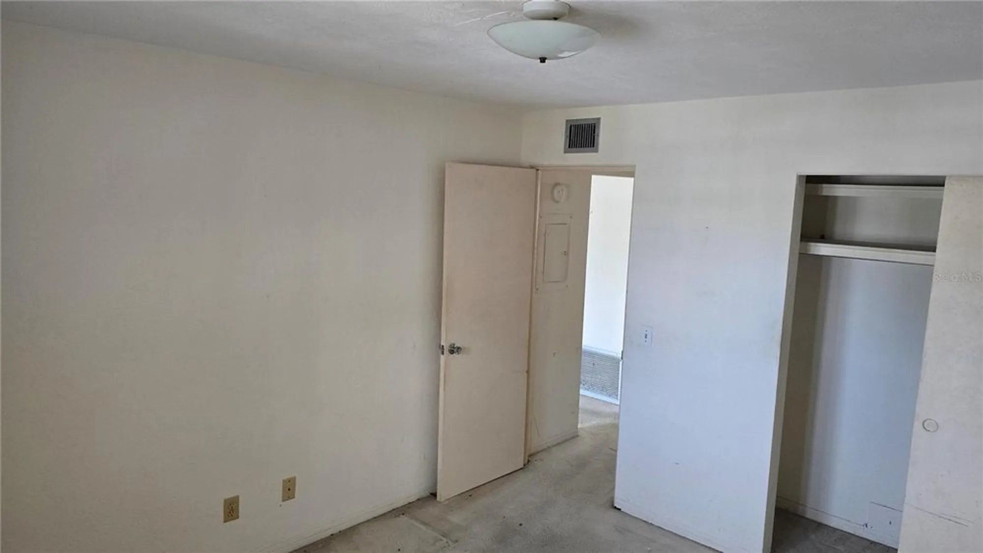 Property Slideshow image 11 of 25 | 2461 canadian way 33, Clearwater, FL, 33763