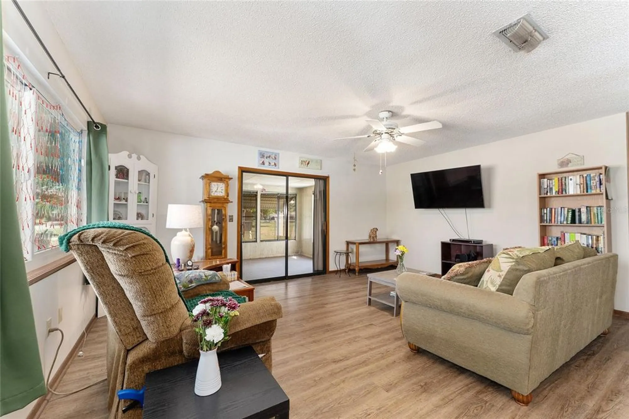 Property Slideshow image 9 of 42 | 9940 sw 103rd pl, Ocala, FL, 34481