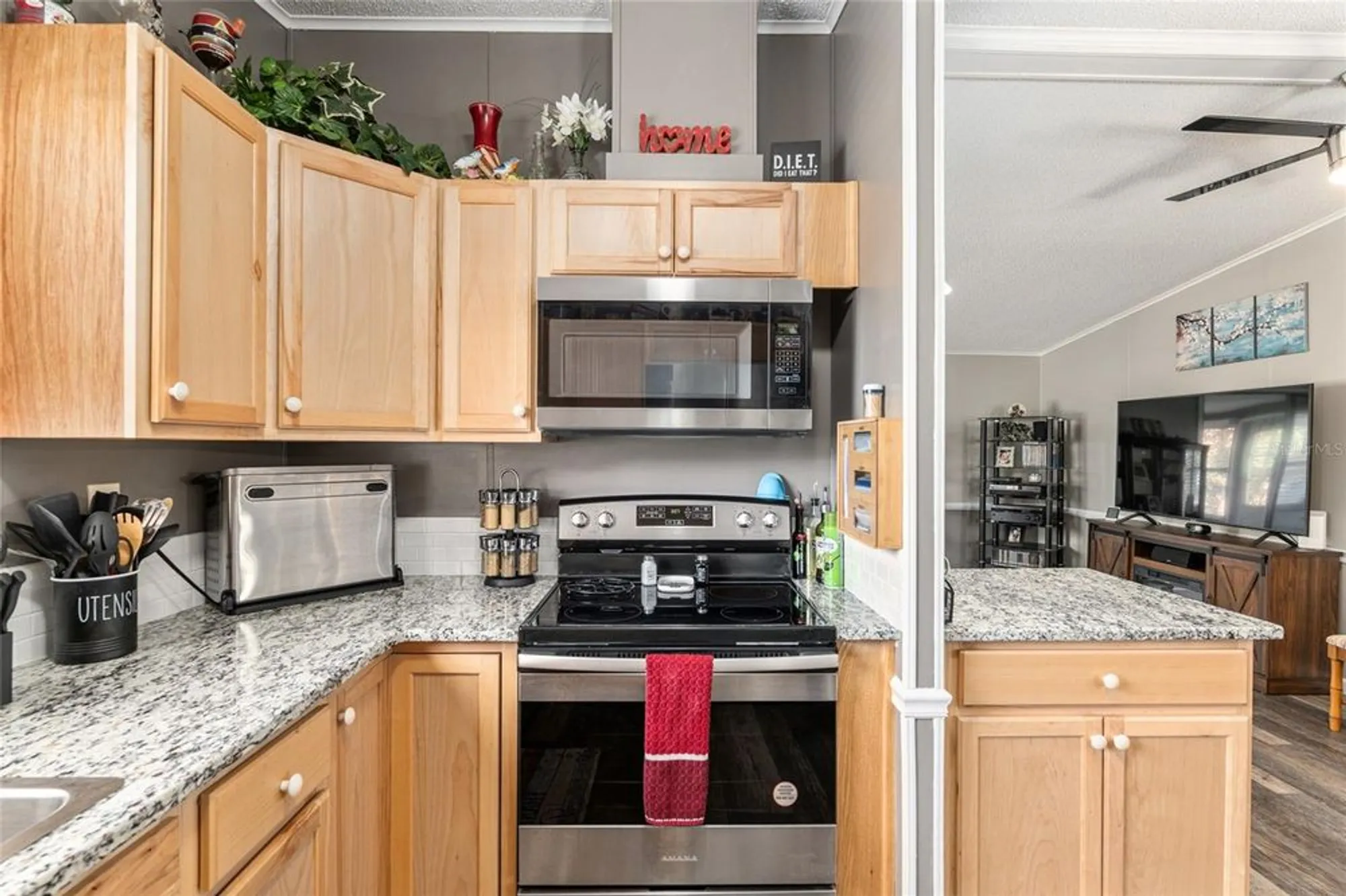 Property Slideshow image 8 of 39 | 1727 hilton head blvd, Lady Lake, FL, 32159