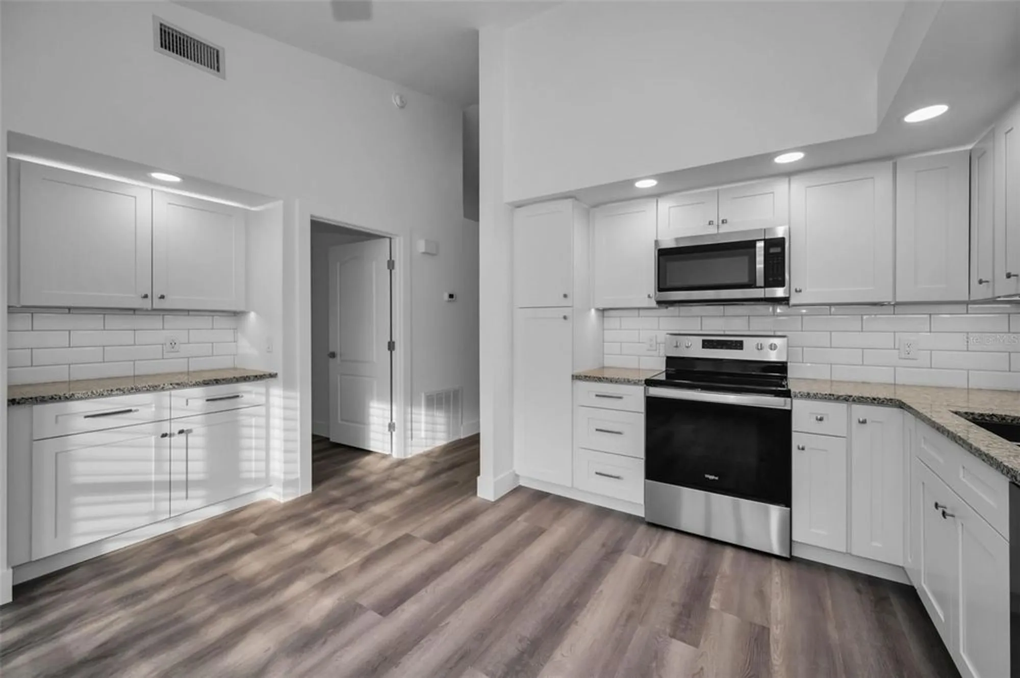 Property Slideshow image 8 of 38 | 2292 austrian ln 34, Clearwater, FL, 33763