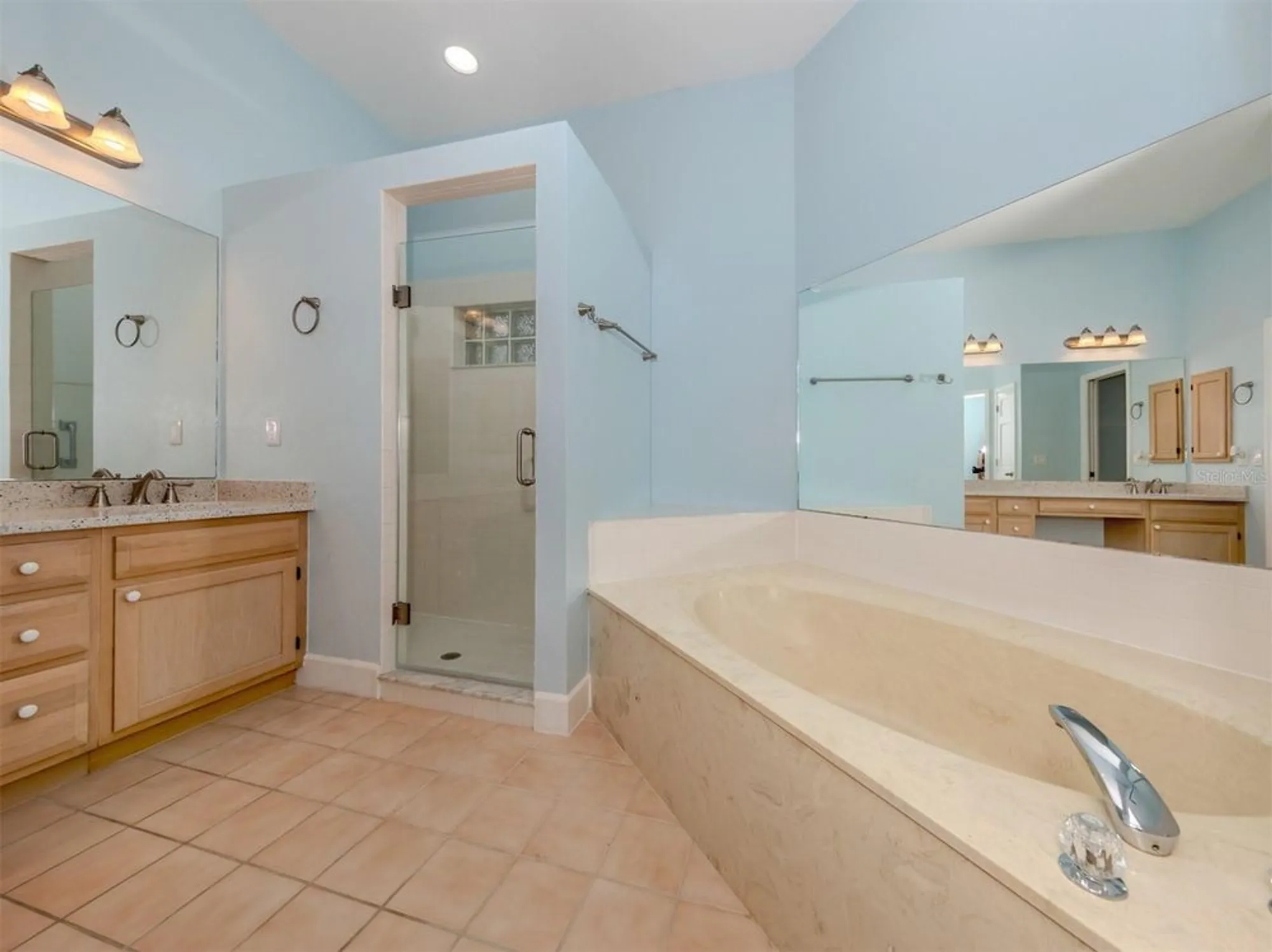Property Slideshow image 10 of 65 | 424 cardiff rd 27, Venice, FL, 34293