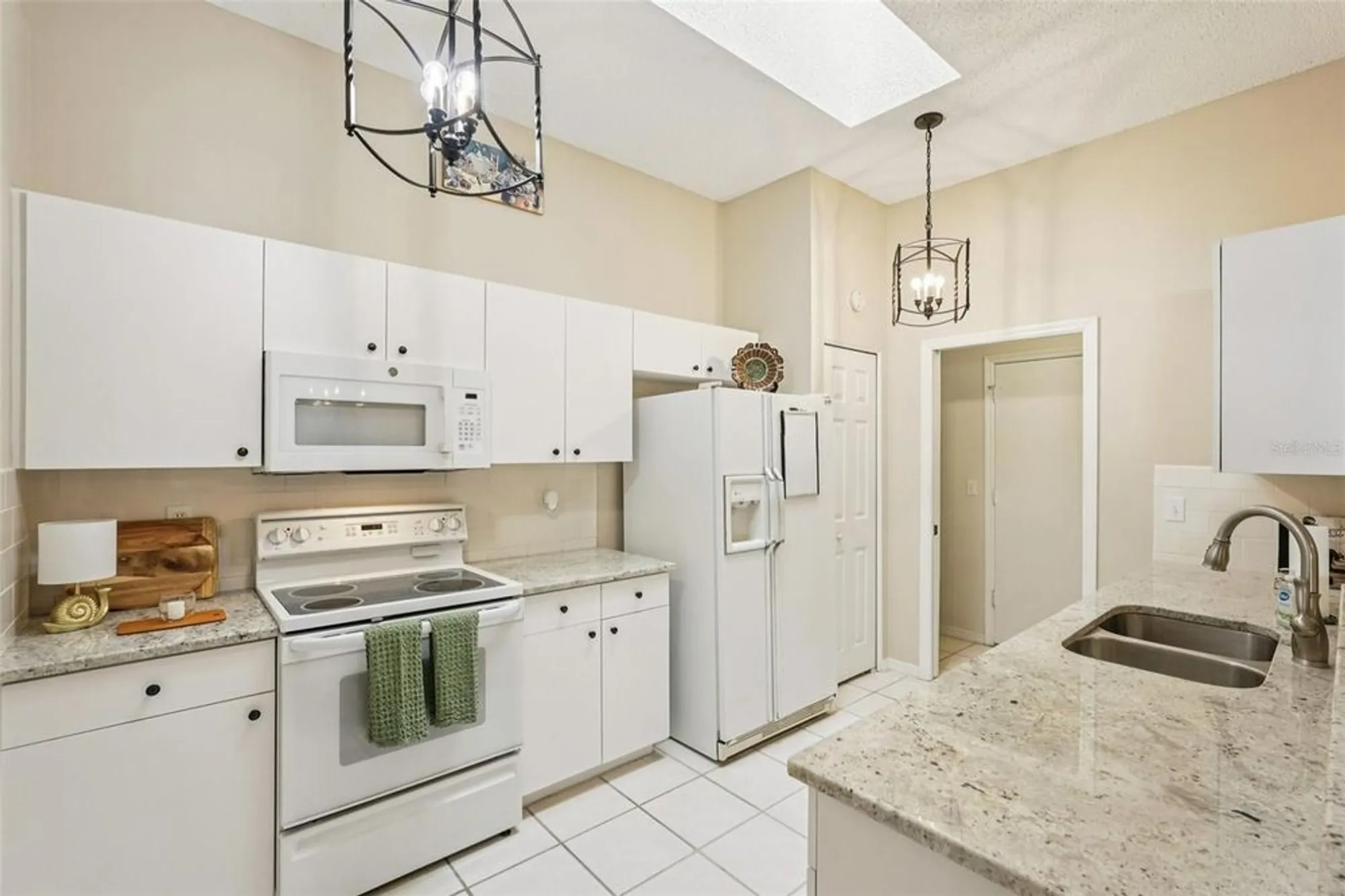 Property Slideshow image 10 of 57 | 2433 new haven cir, Sun City Center, FL, 33573
