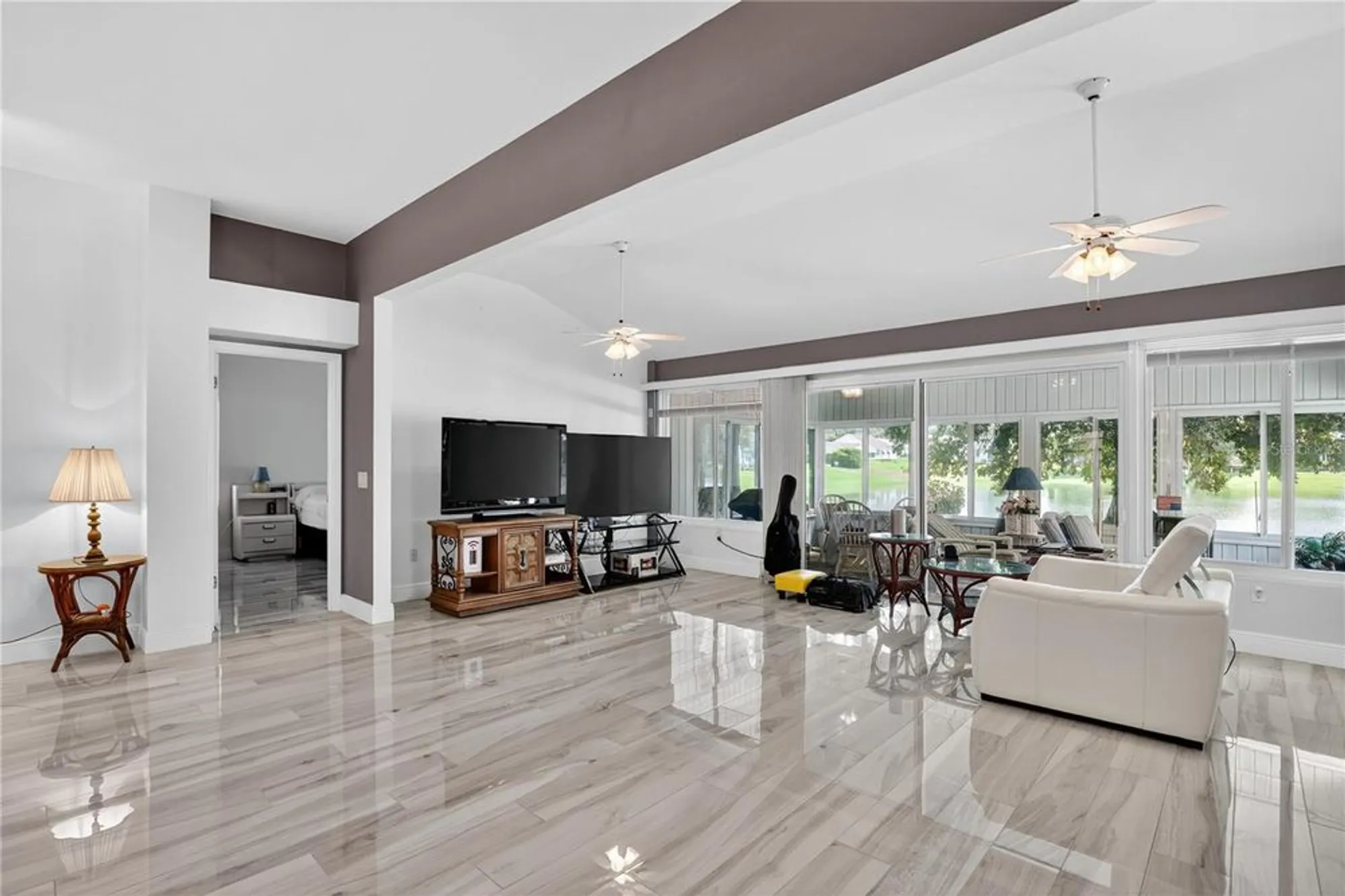Property Slideshow image 13 of 32 | 411 del mar dr, Lady Lake, FL, 32159
