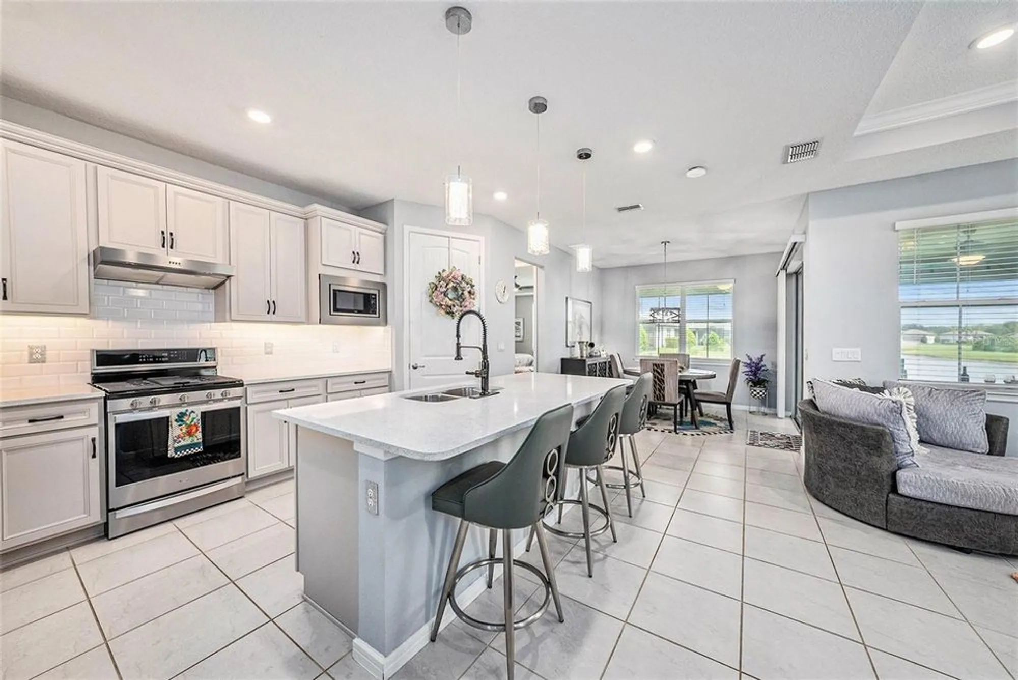 Property Slideshow image 9 of 30 | 19865 sea glass cir, Land O Lakes, FL, 34638