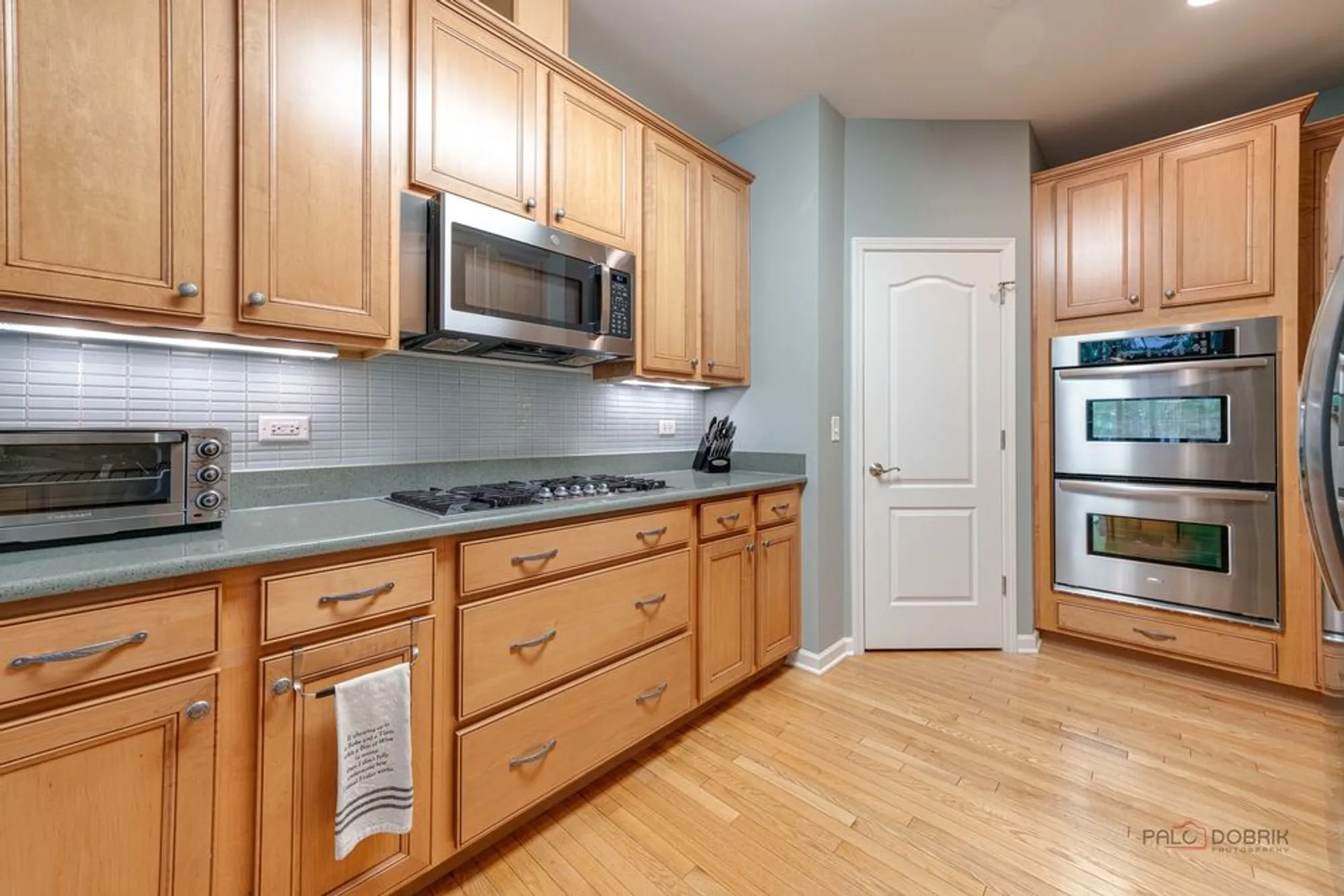 Property Slideshow image 18 of 36 | 1834 torrey pkwy, Libertyville, IL, 60048