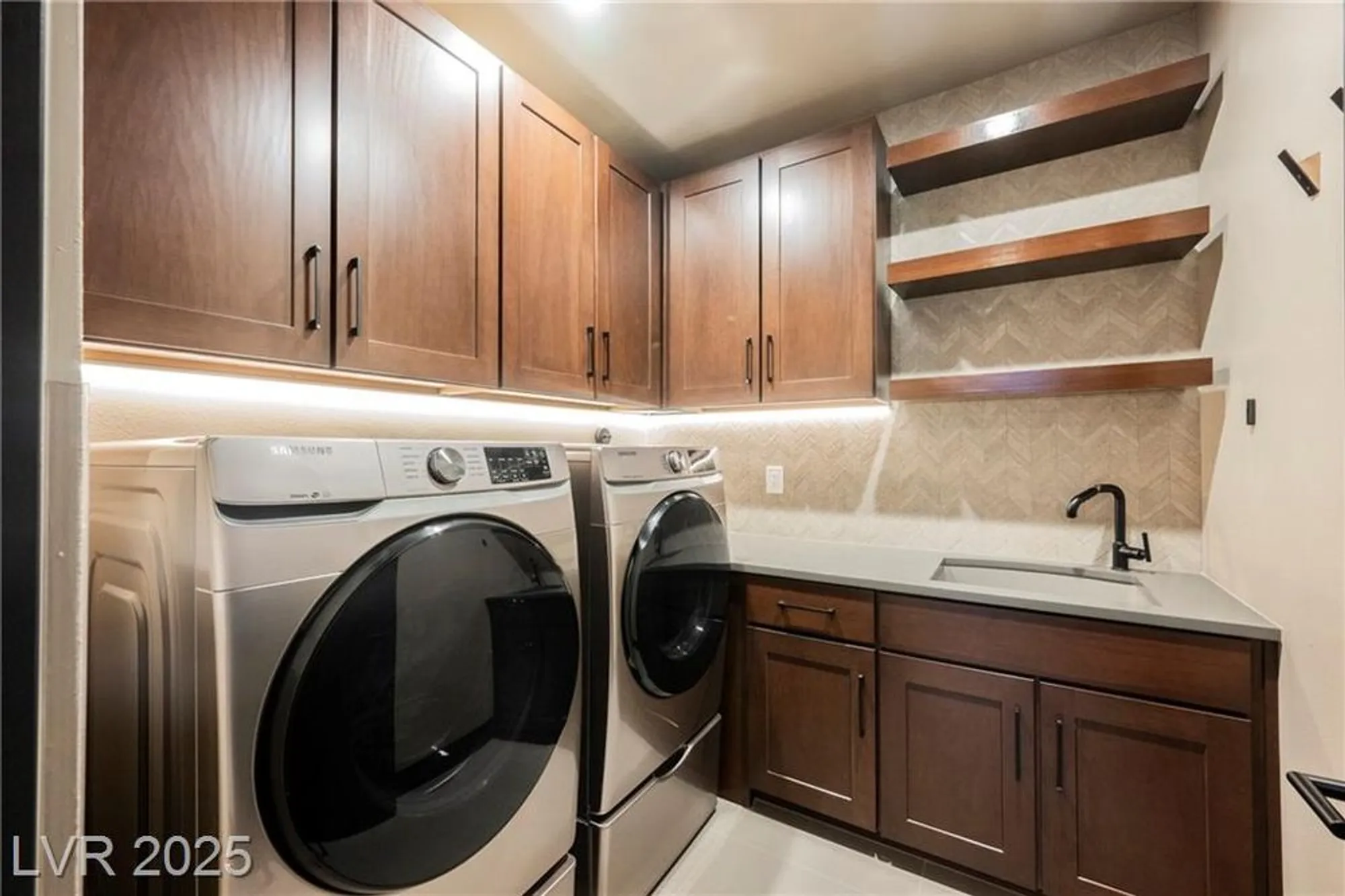 Property Slideshow image 26 of 93 | 20 falling canyon ct, Henderson, NV, 89011