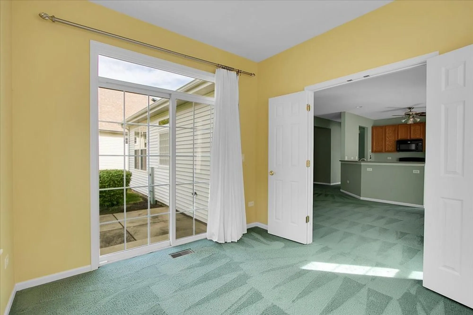 Property Slideshow image 12 of 28 | 16012 carillon lakes ct, Crest Hill, IL, 60403