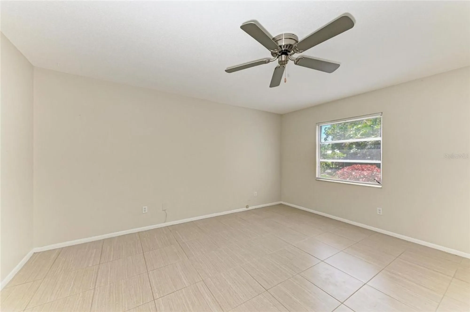 Property Slideshow image 20 of 34 | 2121 pueblo cir # v6, Sarasota, FL, 34231
