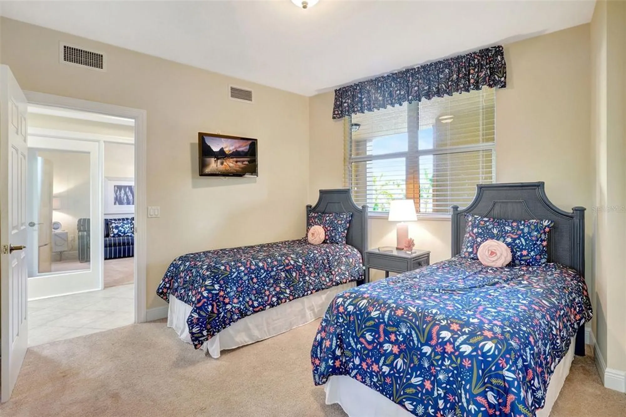 Property Slideshow image 25 of 71 | 3321 sunset key cir 204, Punta Gorda, FL, 33955