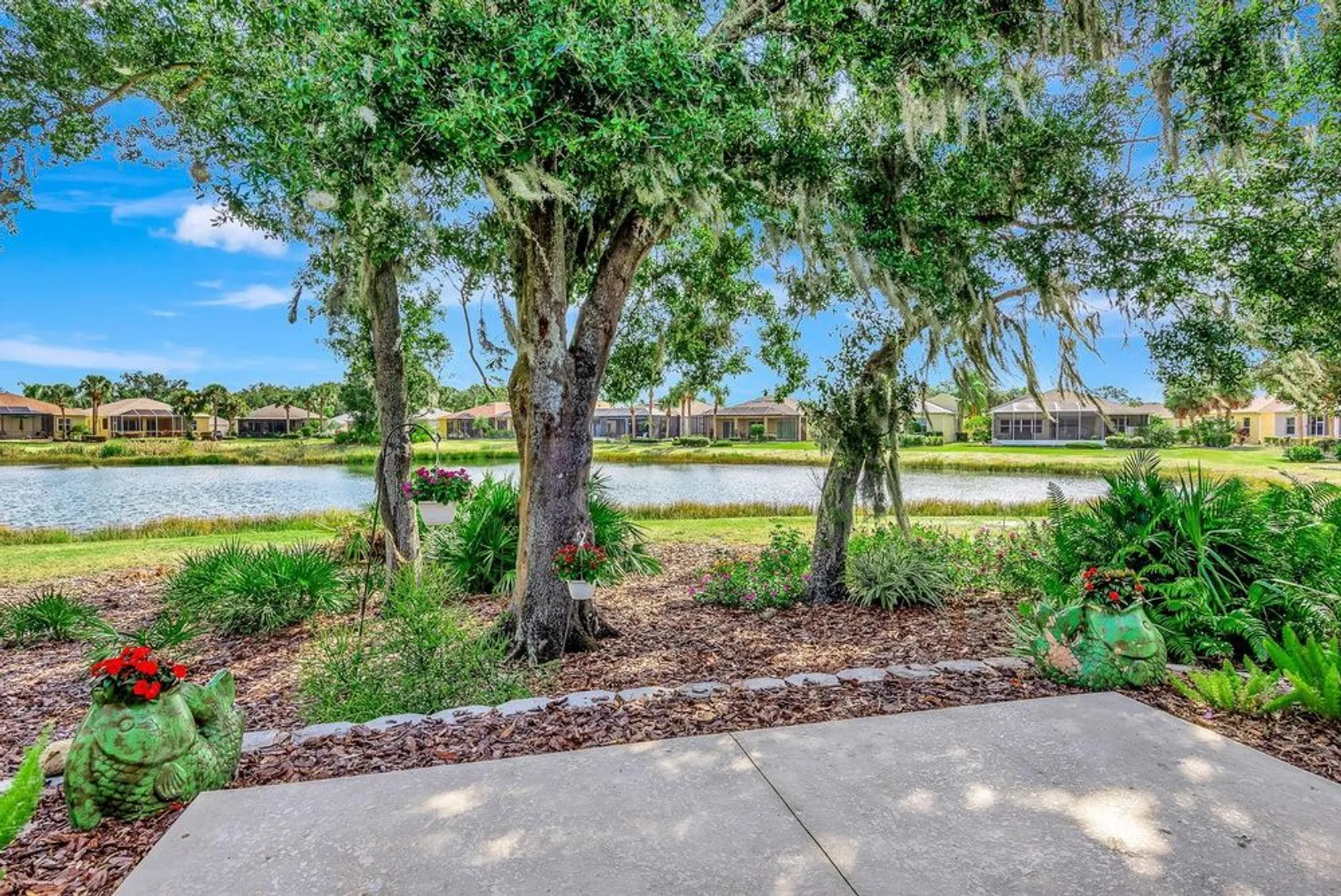 Property Slideshow image 2 of 31 | 804 regal manor way, Sun City Center, FL, 33573