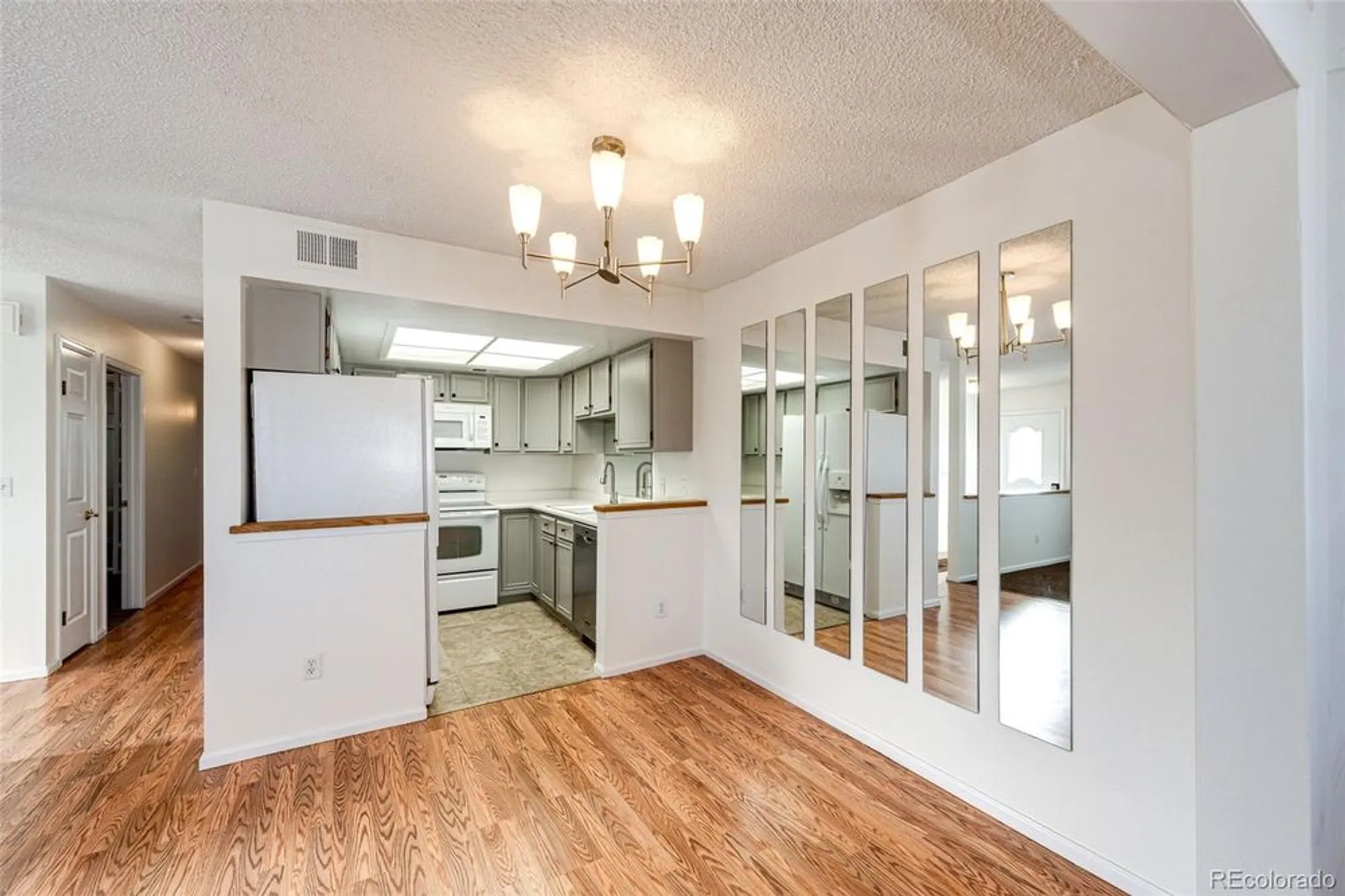 Property Slideshow image 13 of 36 | 14393 e marina dr, Aurora, CO, 80014