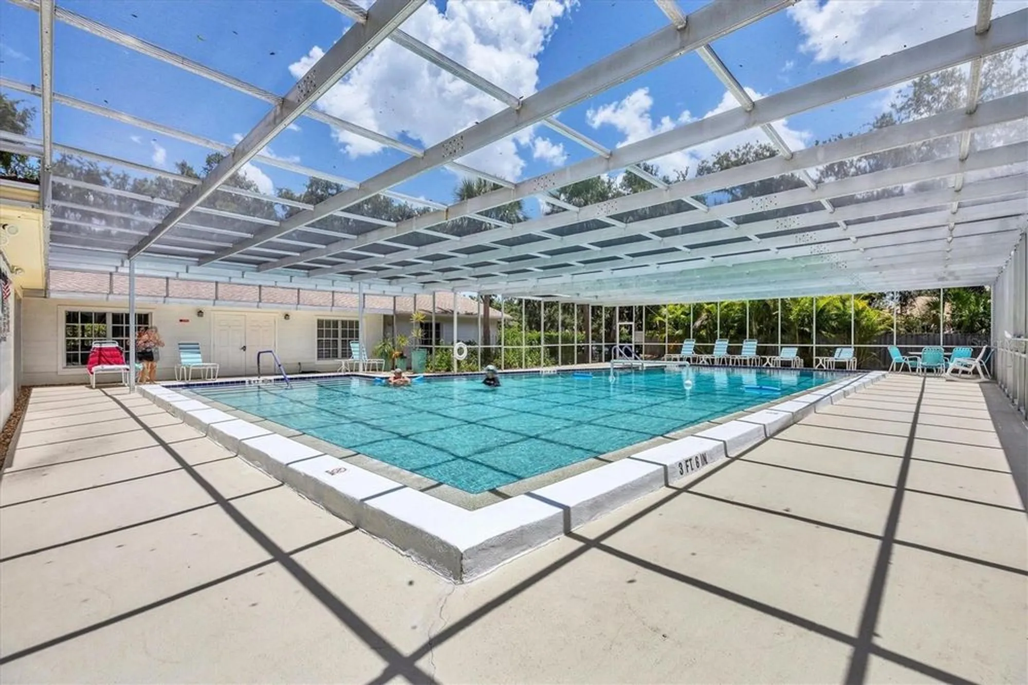 Property Slideshow image 34 of 44 | 4247 oakhurst cir 3033, Sarasota, FL, 34233