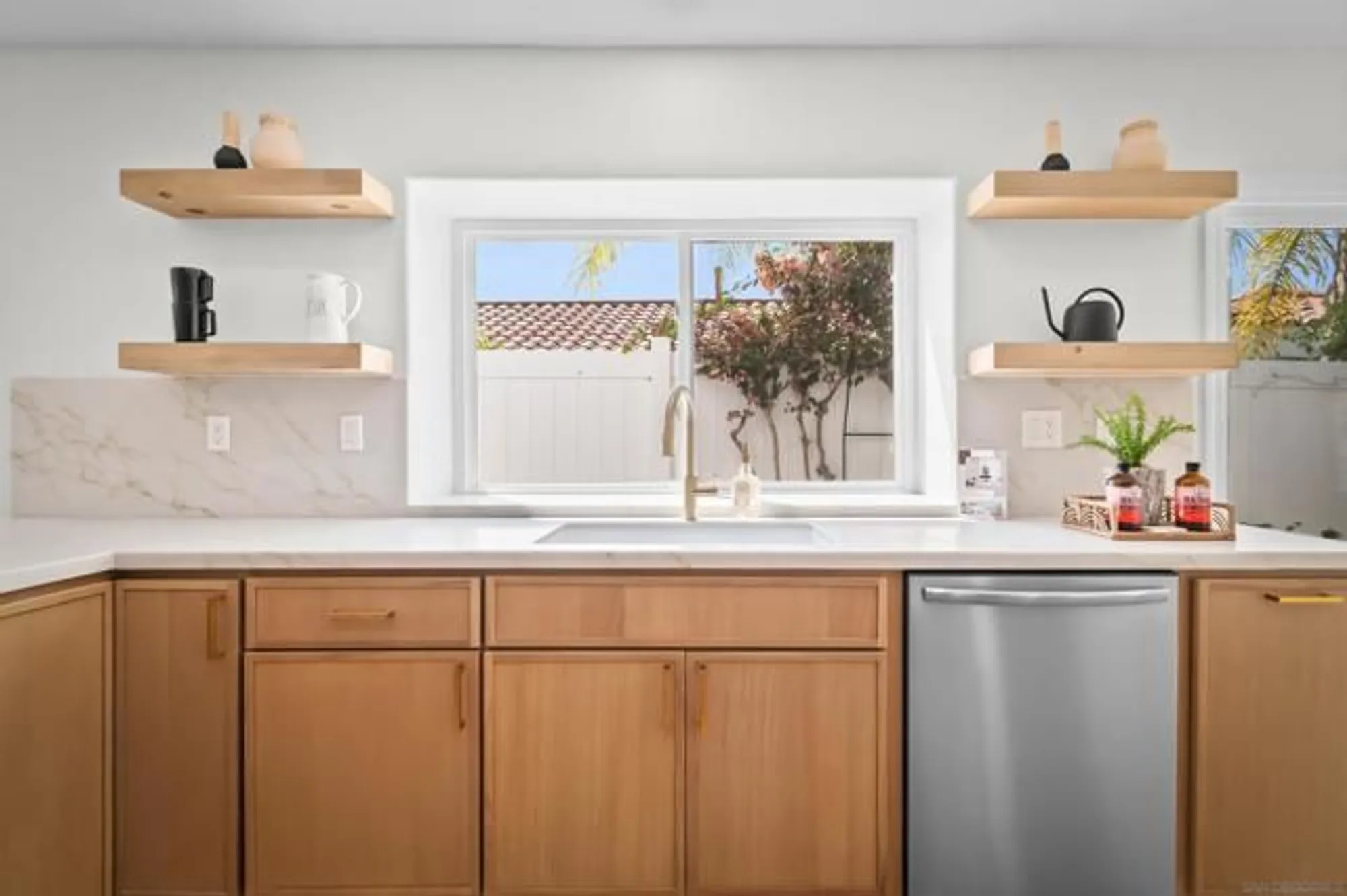 Property Slideshow image 6 of 47 | 4058 lemnos way, Oceanside, CA, 92056