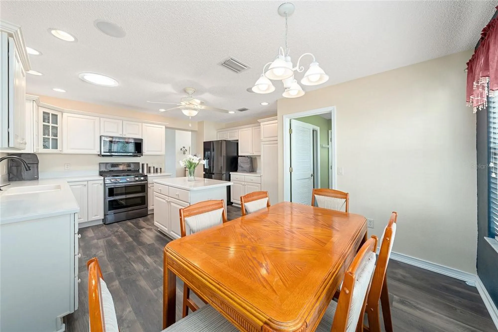 Property Slideshow image 13 of 47 | 1529 straton way, The Villages, FL, 32162