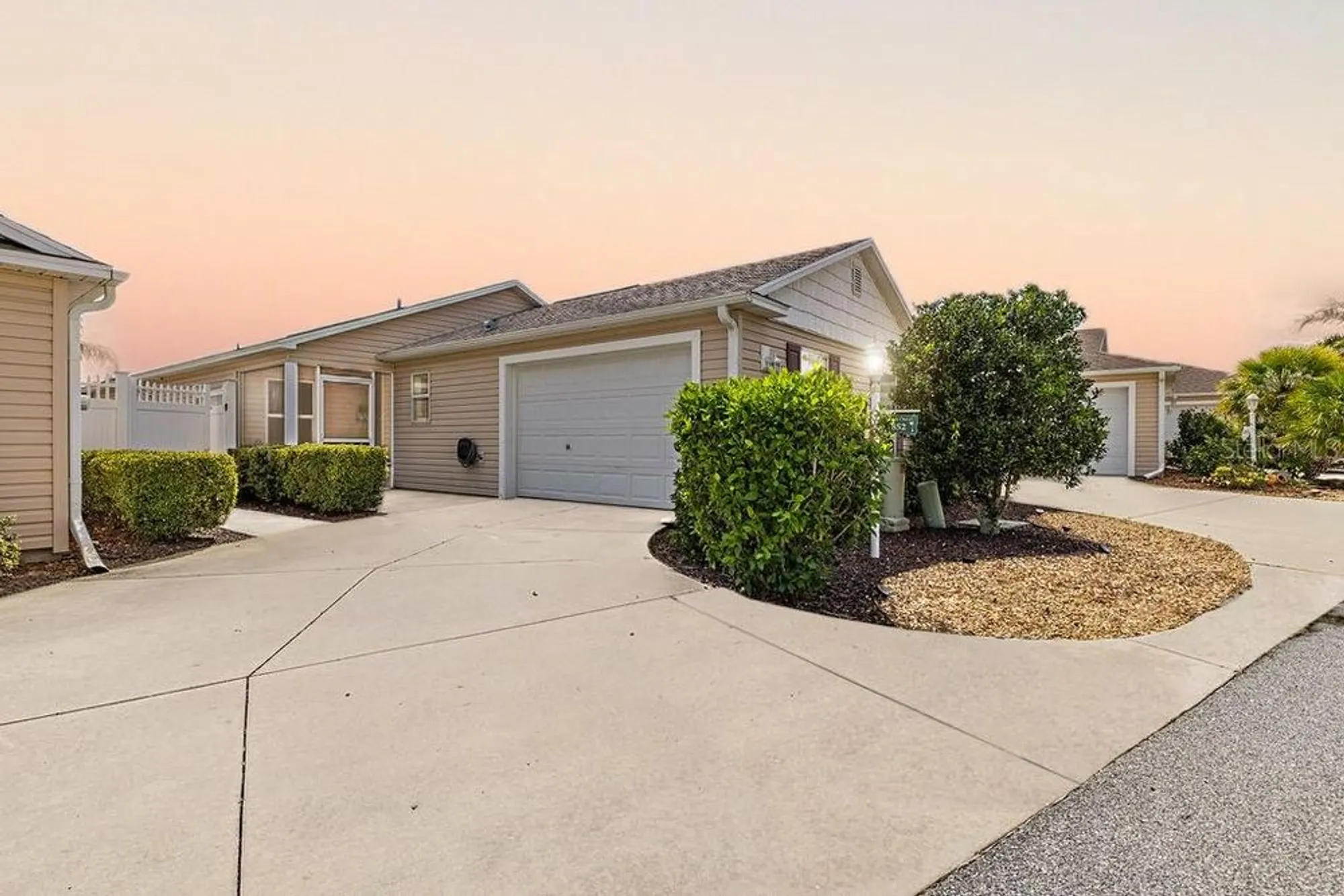 Property Slideshow image 1 of 31 | 852 sapphire pl, The Villages, FL, 32163