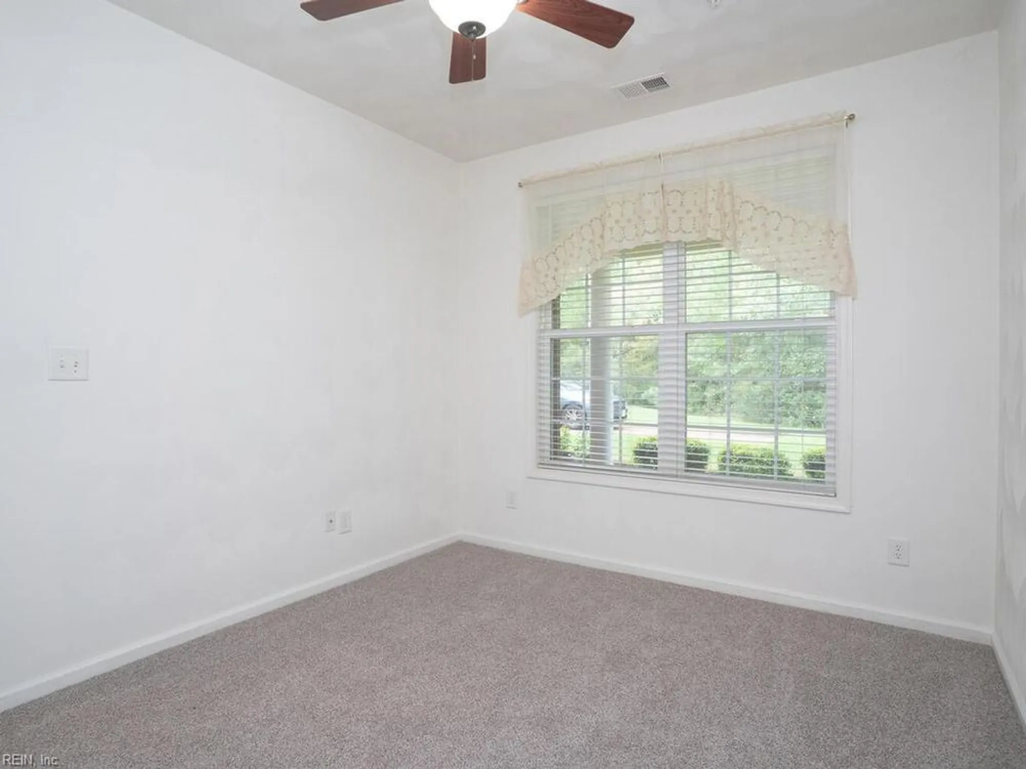 Property Slideshow image 27 of 36 | 2849 majestic oak ct, Virginia Beach, VA, 23456