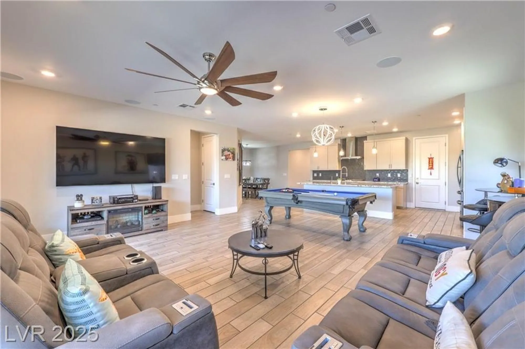 Property Slideshow image 15 of 52 | 9584 sard ln, Las Vegas, NV, 89143