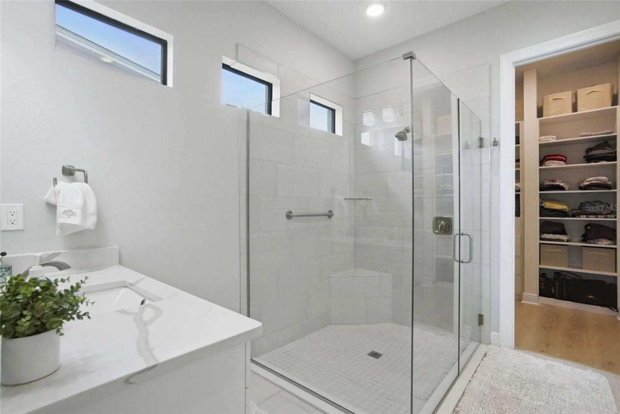 Property Slideshow image 31 of 71 | 5027 kiva cir, Bradenton, FL, 34211