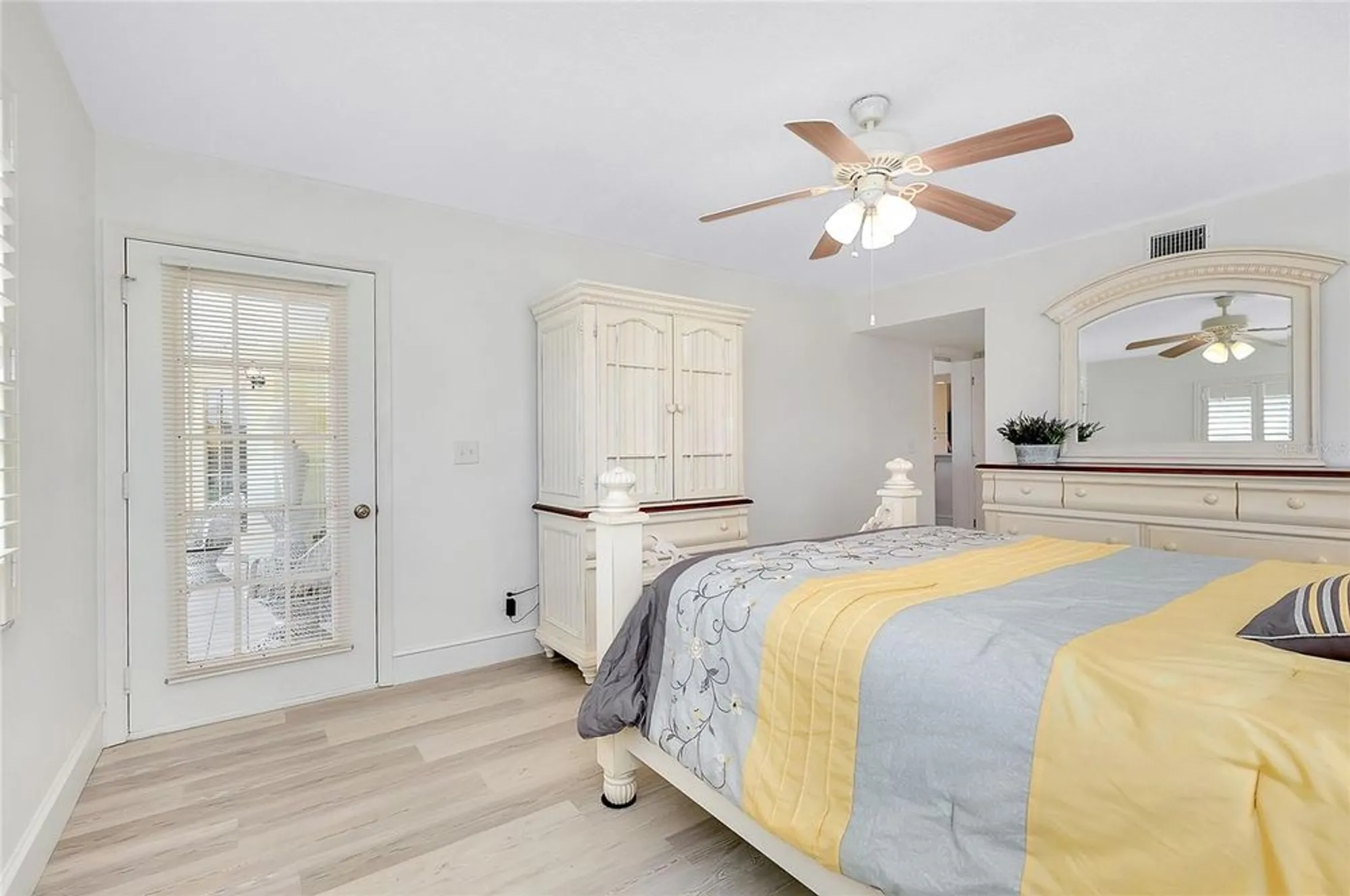 Property Slideshow image 25 of 68 | 433 cerromar ln 430, Venice, FL, 34293